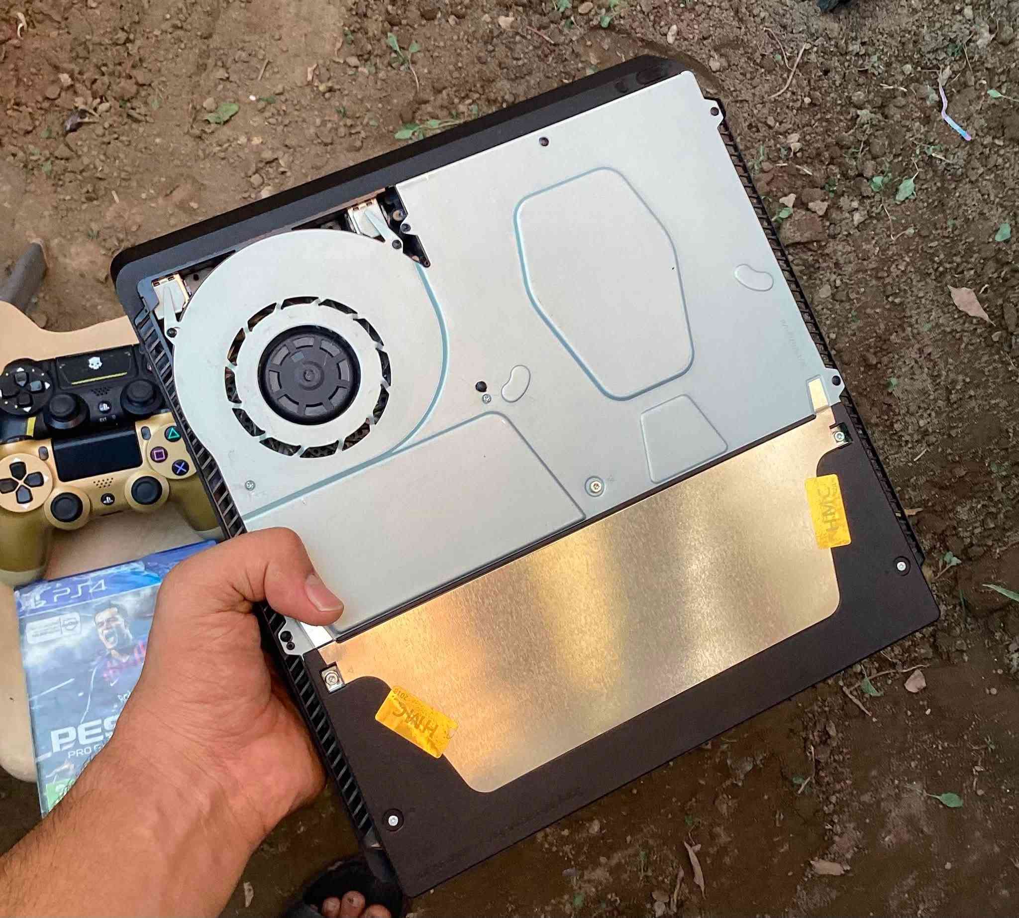 بلي فور سلم  اولاين  ، ( PS4 Slim Online)
جهاز لوك ستيكر ضمان لا مفتوح ولا مصلح كامل ملحقات  نظافة الجهاز 100% كما موضح في الصور ، ملحقات الجهاز يدة عدد ثنين ، كيبل تشغيل اصلي ، كيبل Hd و كيبل شحن اصلي ،مساحة الجهاز نص تيرا ,500gb ، ويجي وي الجهاز لعبه بيس 2019 , نظام الجهار  ١٣.٤ تهكيرة قريب و ينزل . 

‎السعر : 235 وبي مجال بسيط لطيبين 💖.

تواصل : على الصفحة او واتساب من خلال الرقم (***********)
 ‼️توصيل ما عندي ، مكاني بغداد الغزالـية تريد تجيني او ادز مندوب يستلم الجهاز .
