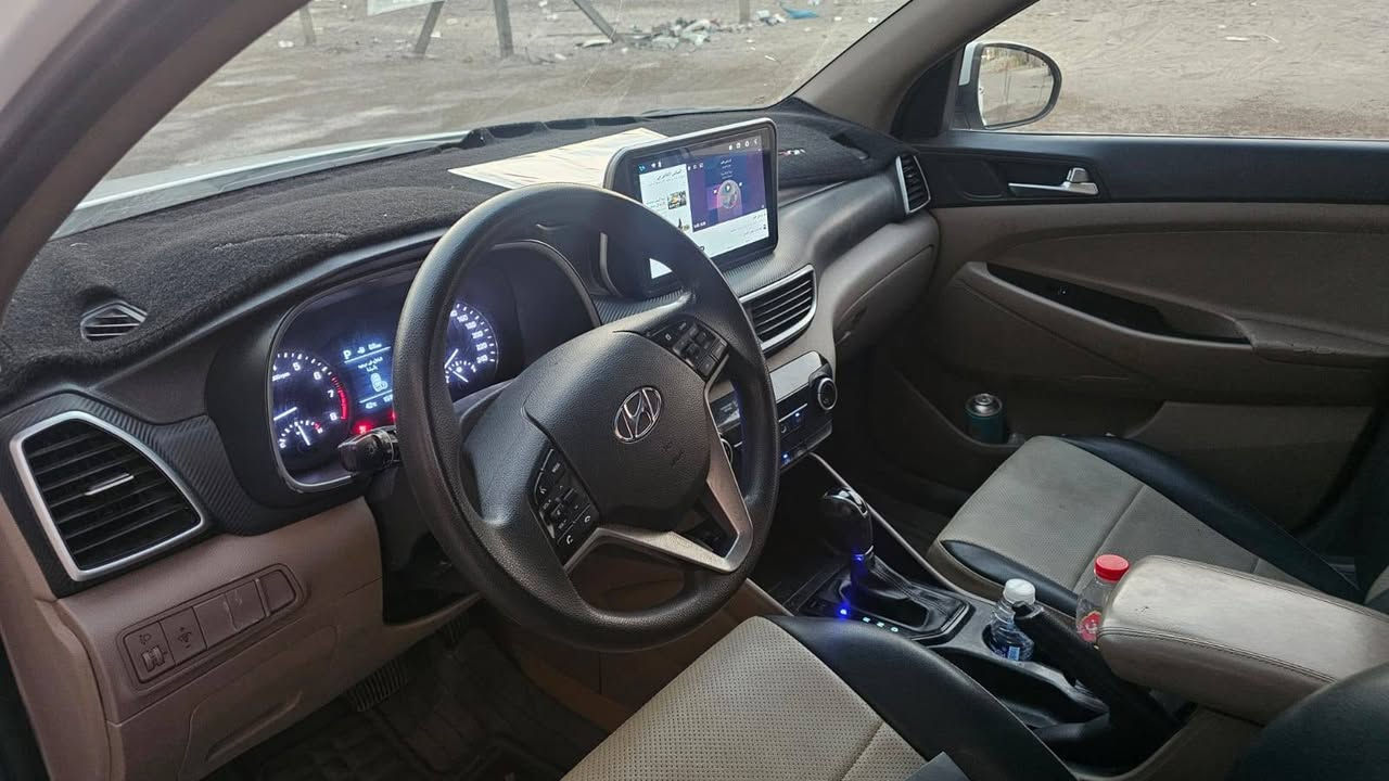 توسان خليجي للبيع
ماشيه ١٦٠ 
موديل ٢٠
السونار نفس ما موضح بالصور 
تحويل مباشر 
مكاني بغداد
للاستفسار ***********
