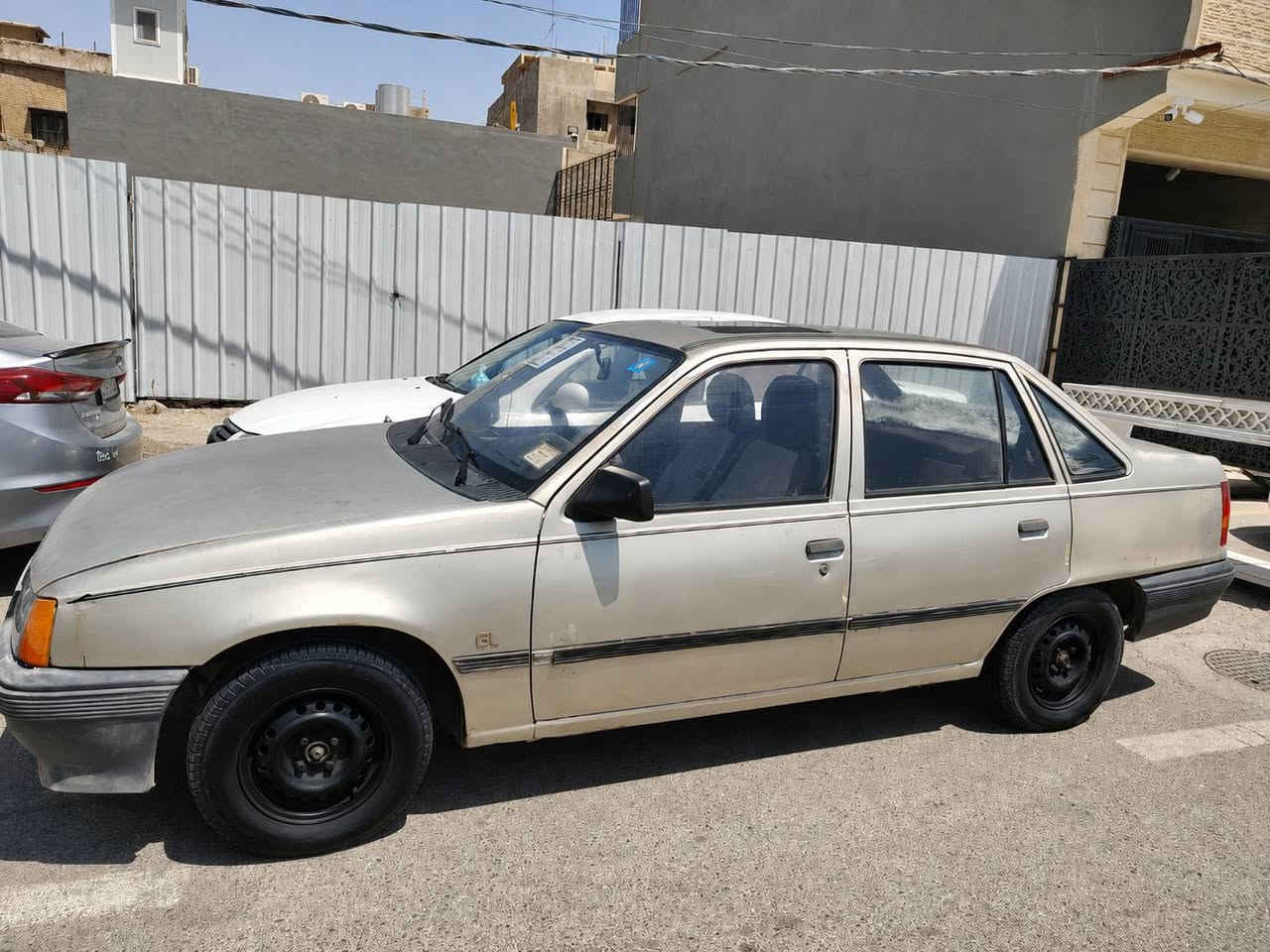 كاديت توماتيك
كير شرطط والمحرك جديد شرط
السياره بدون صبغ وبدون معجون وضع شركه
سعرر 32 وبيها مجال 
شررط التحوييل هزة كامله فقط تحول ❤‍🩹
***********
