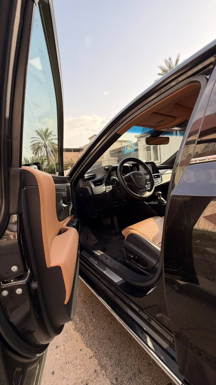 لكزس ES350 بلاتينيوم • ٢٠٢٣ • مشي ١٧٠٠٠ كم