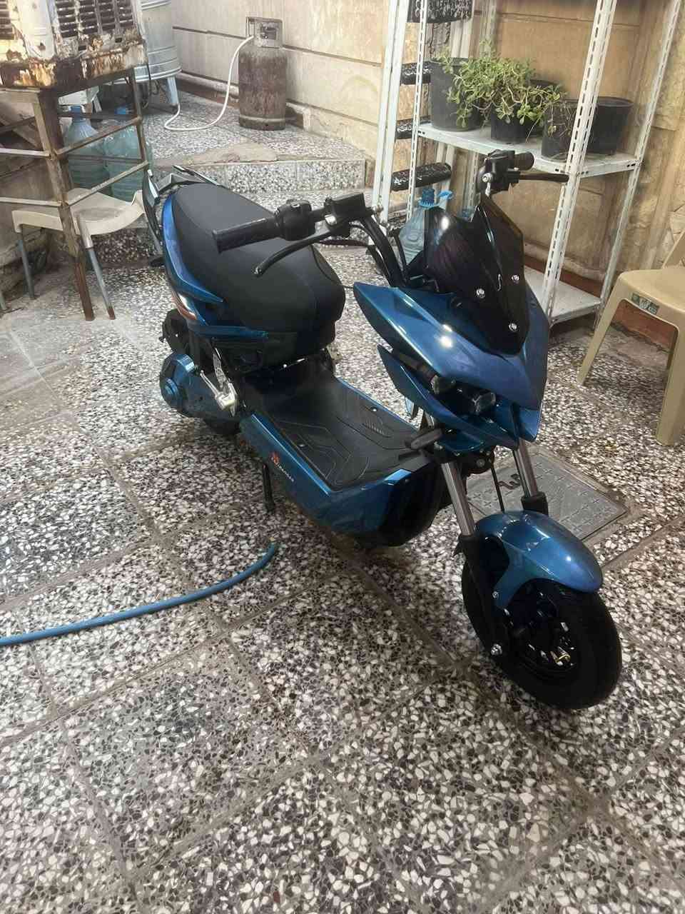 دراجه شحن للبيع 
.  مواصفات .
5بـاتري حجم كبير 32 أمبير
لون سمائي مميز
الملف 1500
كامله مكمله زيرو قبل شهر طالعه من المعرض 
سعر 600 وبيها مجال 
عنوان بغداد جسر ديالى 
الرقم  ***********
