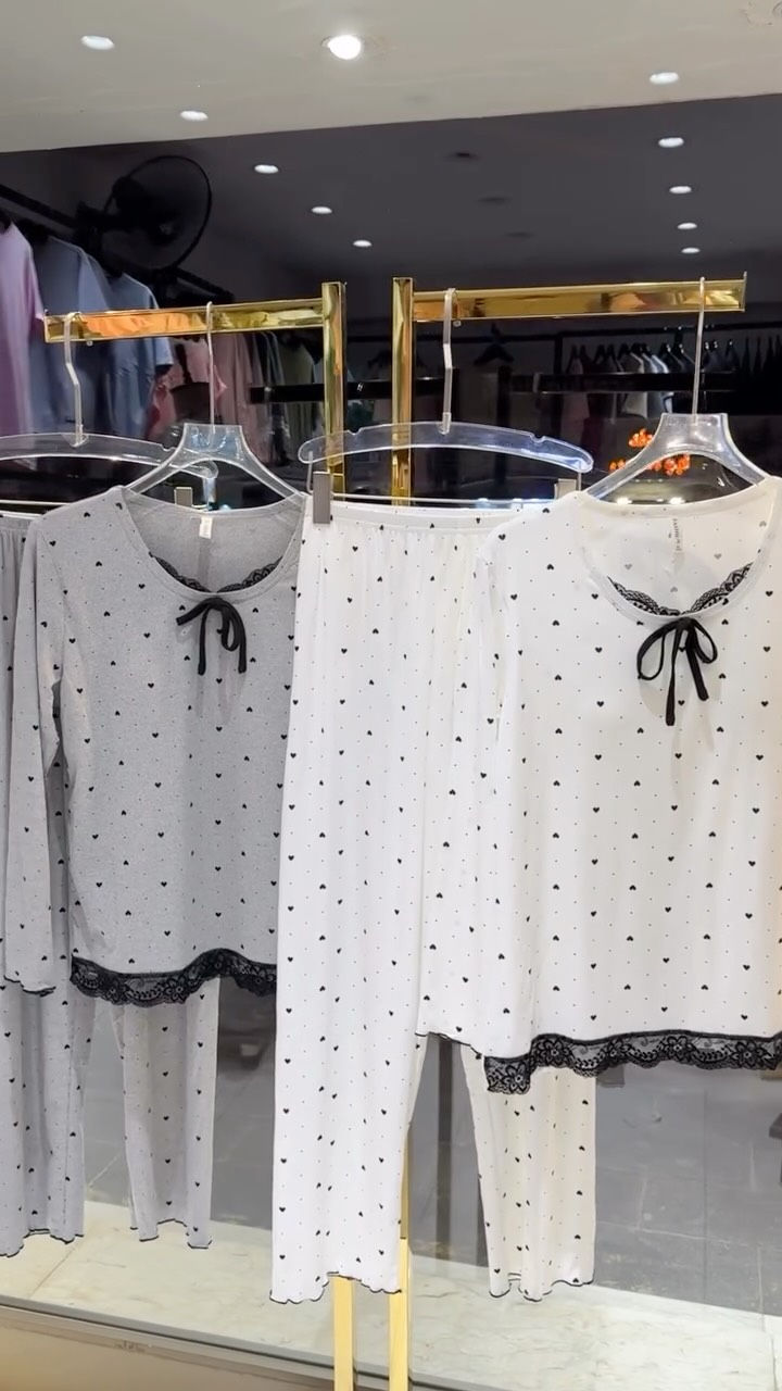 ⁨	بيجامات شهر ايلول قطن 🍂🍁

L/XL/XXL/XXXL

توصيل لجميع محافظات العراق 🚙⁩
