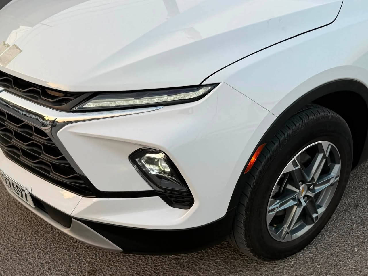 السلام عليكم 
✅ شيفروليه بلايزر
✅ موديل 2025   2LT 
✅ المحرك:2.0 لتر، 4 سلندر Turbo
✅بصمه تشغيل 
✅ بصمه خمس أبواب
✅ تشغيل عن بعد 
✅ شاشة وسطية10.2 بوصه
✅ رادار اجتياز أجسام غريبة
✅ رادار نتبيه التصادم
✅ تحديد مسار
✅ تبريد خلفي
✅ تدفئة مقاعد 
✅ مثبت سرعة 
✅ السياره بدون ضرر ايرباك 
✅ ناقل السرعه أوتوماتيك 9 سرعات
وبعد مواصفات كثيره بيها
......................
الحادث طرف الجامىغ الخلفي وربع قبق الصندوق علمآ صور الحادث مرفقه مع صور مابعد التصليح.
للاستفسار التواصل ***********

