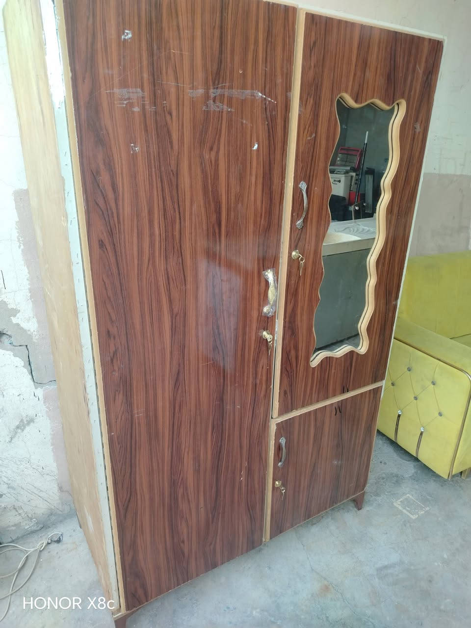 ***********

نص مكتوب في الصور:
- HONOR X8c