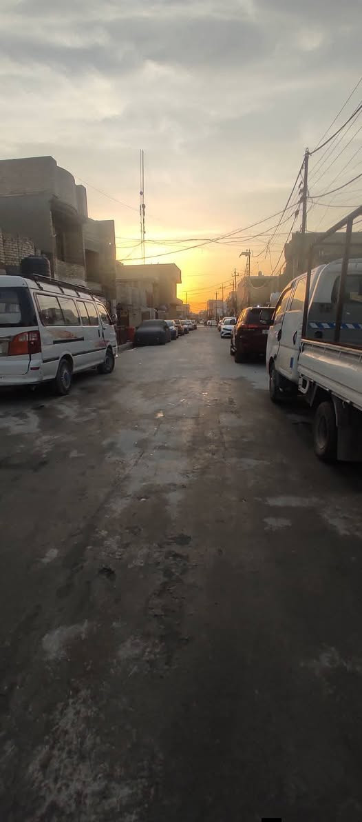 سلام عليكم توفر عندي بيت🏠 مساحه 200متر طابق واحد ✔️بيت جاهز بناء حديث --جبها 8 --نزال 25-- زراعي مكاتبه فقط ✍🏻 سند 117 بغداد البلديات منطقه حي الامير ✔️الضباط خلف الصحفيين قرب مدرسه زين القوس منطقه حي ✔️الامير المنطقه كامله خدمات تبليط ماي مجاري كهرباء الاستفسار اكثر ✔️***********سعر خاص رد ماسنجر وتساب  حسن ✔️للعقار
