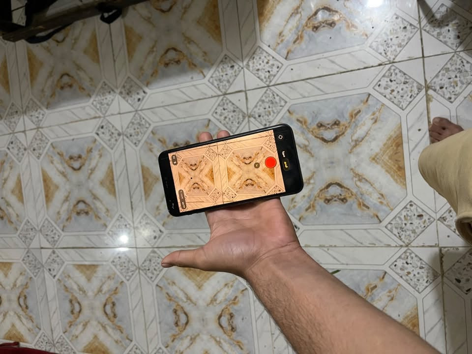 السلام عليكم آيفون ١١ برو ماكس للبيع او المراوس حسب الرغبة
الجهاز مبدل بي فقط شاشه نوعية أولد كلش زينه وبيها ضمان والفيس إيدي يخربط فقط والباقي كفاله بطاريه ٧٧ بلاديه وصرفه كلش زين  ذاكره ٢٥٦ شرق اوسط نموذج m المرغوب السعر ٢٨٠ وبي مجال حك الجيه الجهاز كلش نضيف وجديد ع فحص للتواصل *********** بي واتساب مكاني بغداد قضاء المحمودية
