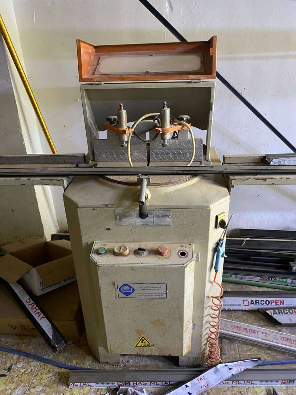 معمل PVC • ثلاثي فاز • الرمادي