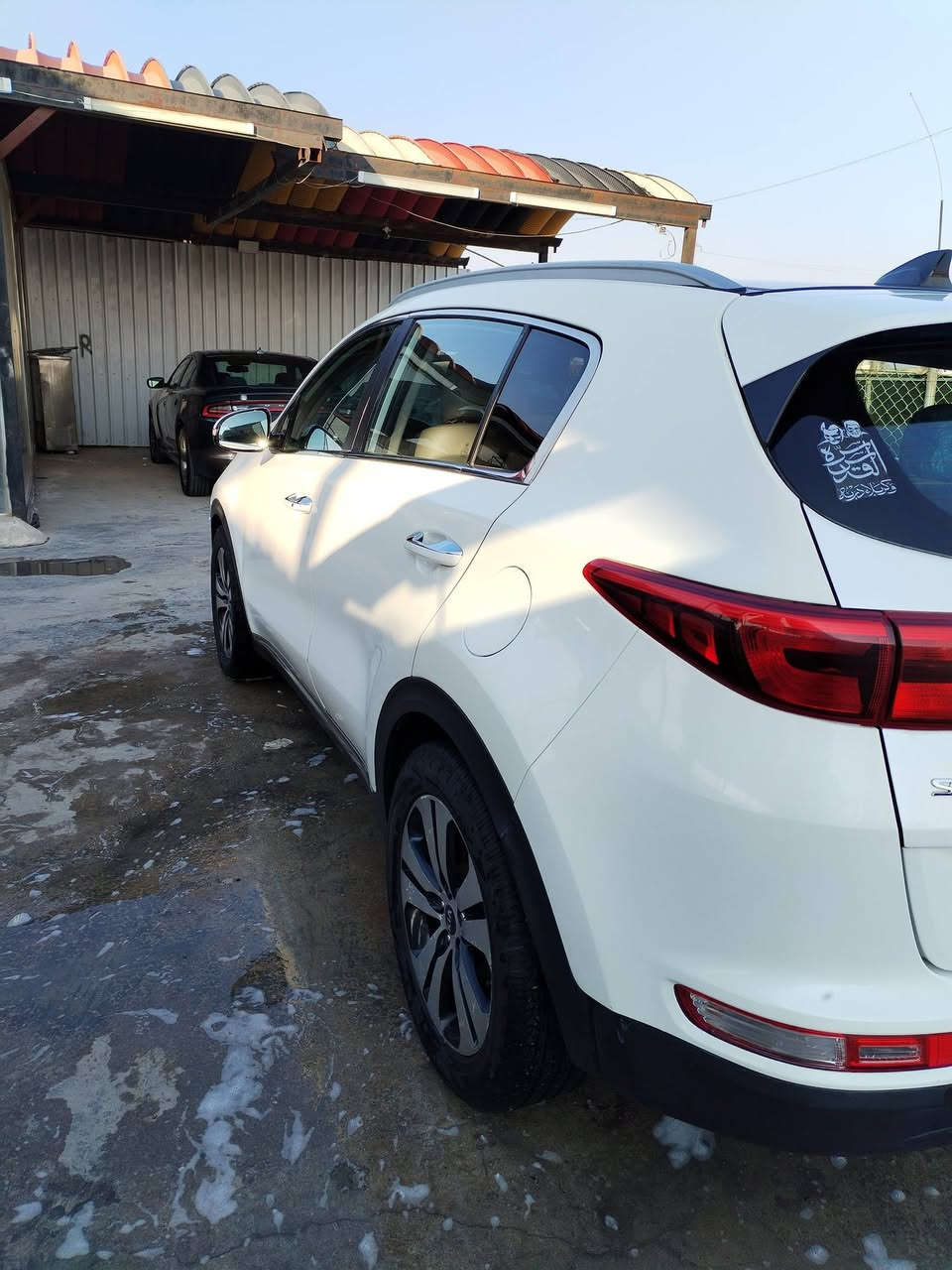 السلام عليكم.

سبورتج 2017 امريكي رقم دولي تحولي باي مكان
محرك 2400
كير At
سقف بنوراما
مري شفط وترحيب عن بعد
شاشة لمس وكامرة دوارة بلادية
كشنات تحكم كهربائي + تدفئة
حساسات جانبية وامامي وخلفي
تبريد مناخ منفصل + تبريد قطعتين خلفي وامامي 
السيارة فول مواصفات
السيارة فئة ex واحد على واحد
السعر (135)
المكان بغداد ***********

