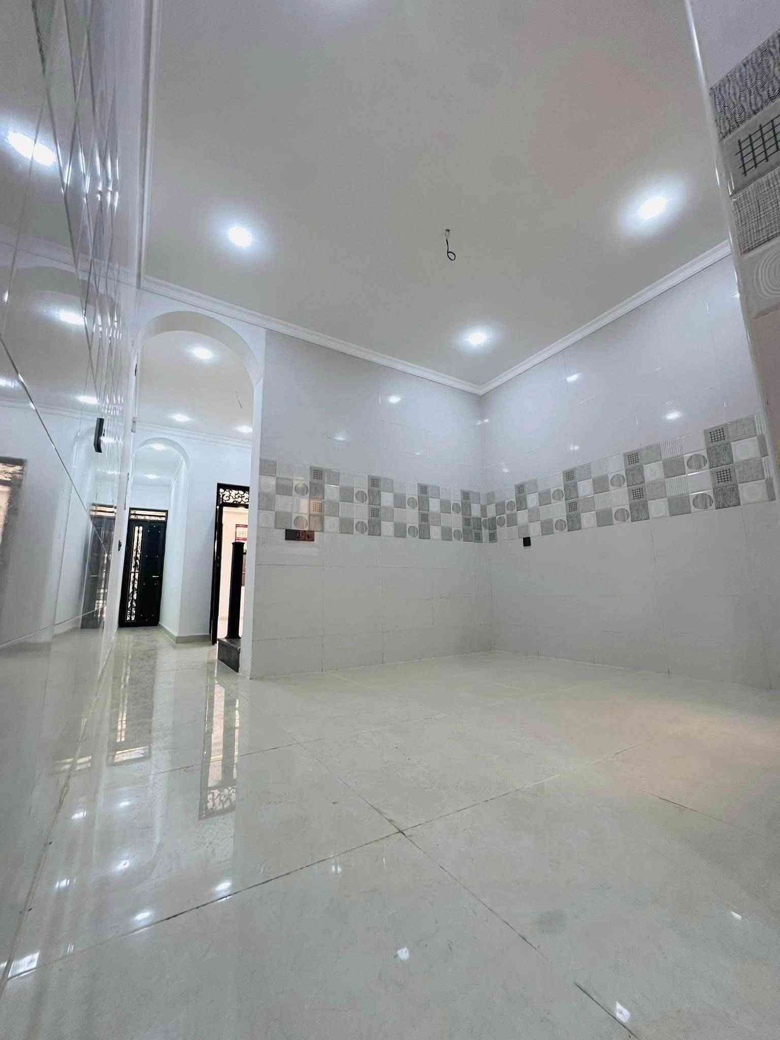 مشتمل ٨٨ للبيع
مدخلين / بناء حديث
موقعه 📍الشعب حي التجار الاولى موقع ممتاز
يحتوي على #استقبال #مطبخ معزول #٤غرف #خدمات
للأستفسار آكثر الأتصال على الأرقآم 
***********
الأخوين للوساطة العقارية
