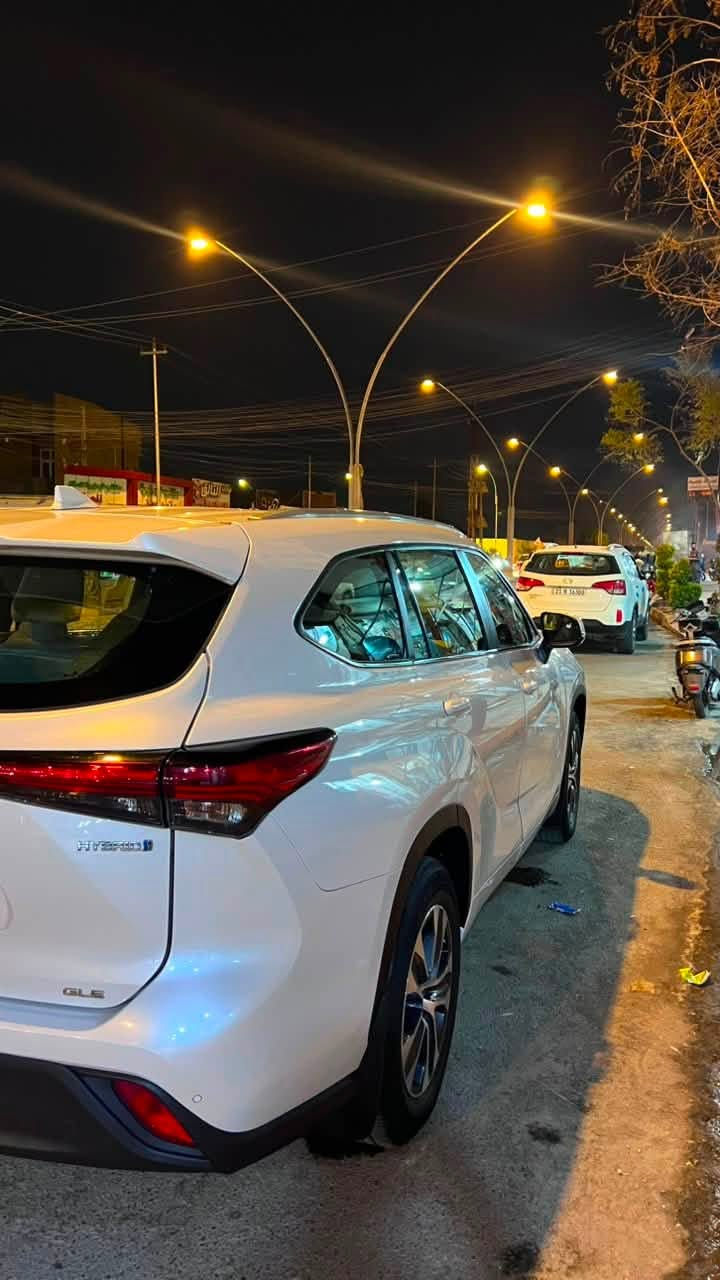 Toyota highlander2024
لون ابيض  ممشى 47الف

وارد خليج

LE HEV

المحرك: 2.5 لتر هايبرد، 4-اسطوانات

القوة القصوى: 240 حصان (مجمع)

كفاءة استهلاك الوقود: 20.1 كم/لتر

الأبعاد طول - عرض - ارتفاع (مم): 4950 - 1930 - 1730

7 ركاب (شاملة السائق)

جنوط ألمنيوم مقاس 18 بوصة

انوار أمامية (LED)

انوار خلفية (LED)

إضاءة نهارية (LED)

كشافات ضباب أمامية (LED)

نظام الدخول الذكي للسائق و الراكب الأمامي

مرايات جانبية كهربائية مع اشارات انعطاف

طي كهربائي اوتوماتيكي للمرايات الجانبية

زر تشغيل المحرك

مقاعد قماش

تحكم كهربائي لمقعد السائق

مكيف أمامي و خلفي بتحكم اوتوماتيكي

ازرار تحكم على المقود

شاشة معلومات متعددة 7 بوصة

تحكم أوتوماتيكي لجميع النوافذ

تحكم بالقفل المركزي من باب الراكب الأمامي

أربعة منافذ USB-C للشحن (2 أمامية و 2 خلفية)

نظام صوتي بشاشة لمس 8 بوصة

نظام أبل كار بلاي لا سلكي

منفذ USB-A

6 سماعات

مزايا الأمان و الراحة

نظام تويوتا للأمان (TSS Ver. 2.5)

نظام حماية ما قبل التصادم (PCS)

مثبت السرعة راداري (DRCC)

المساعدة في تتبع المسار (LTA)

تنبيه مغادرة المسار (LDA)

الضوء العالي التلقائي (AHB)

نظام التحكم في وضعيات القيادة (إقتصادي / عادي / رياضي)

كاميرا خلفية

حساسات خلفية للمساعدة على الوقوف

وسائد هوائية (للسائق والراكب الأمامي + للركبة + جانبية + ستائرية)

فرامل مانعه للإنغلاق (ABS)

نظام التحكم بالتوازن (VSC)

نظام مراقبة ضغط الاطارات (TPWS)

نظام منع تشغيل المحرك ضد السرقة

مكابح وقوف كهربائية (EPB)

نظام الوقوف المؤقت

مكان السياة الرمادي
***********
