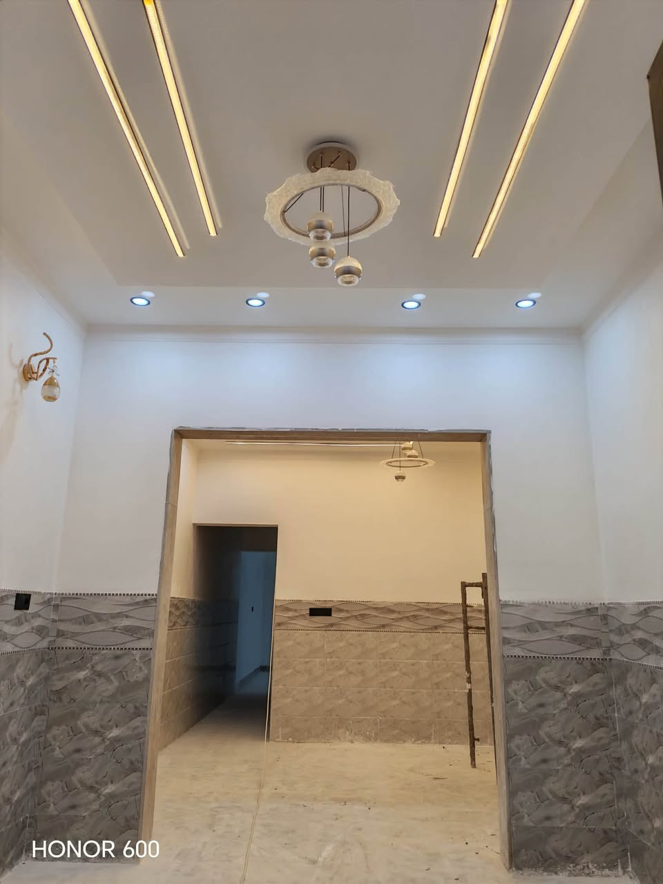 سلام عليكم 
بيت 🏠 زيرو للبيع في حي سماح 24 قرب بانزيخانه المشاعل 
 سند طابو الزهور شرط التحويل 
بناء 🚧 فول حديث 2026 
مساحه البيت 🏡 100 متر واجها 5 متر 
يحتوي البيت 🏡 ع استقبال وهول وغرفه نوم 🛌 ومطبخ وصحيات ومناور وكراج سياره 
وبيتونه 
يحتوي البيت 🏠 ع
نظام سبالت 
نظام كاميرات 
نظام غسالات 
نظام دشات
للاستفسار عن سعر البيت 🏠 الاتصال ع الارقام 
***********
***********
***********
