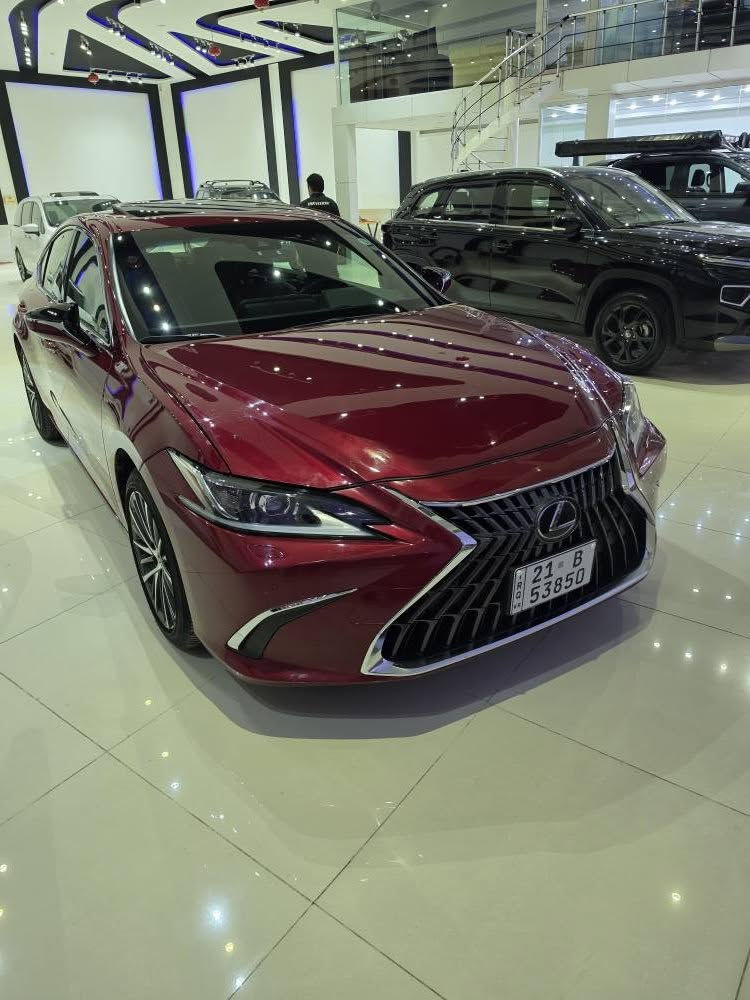 Lexus ES 350 2025 
2000km 
سعر ٣٥٠ ورقة بدون صبغ حادث بسيط 
*********** السليمانية, العراق

