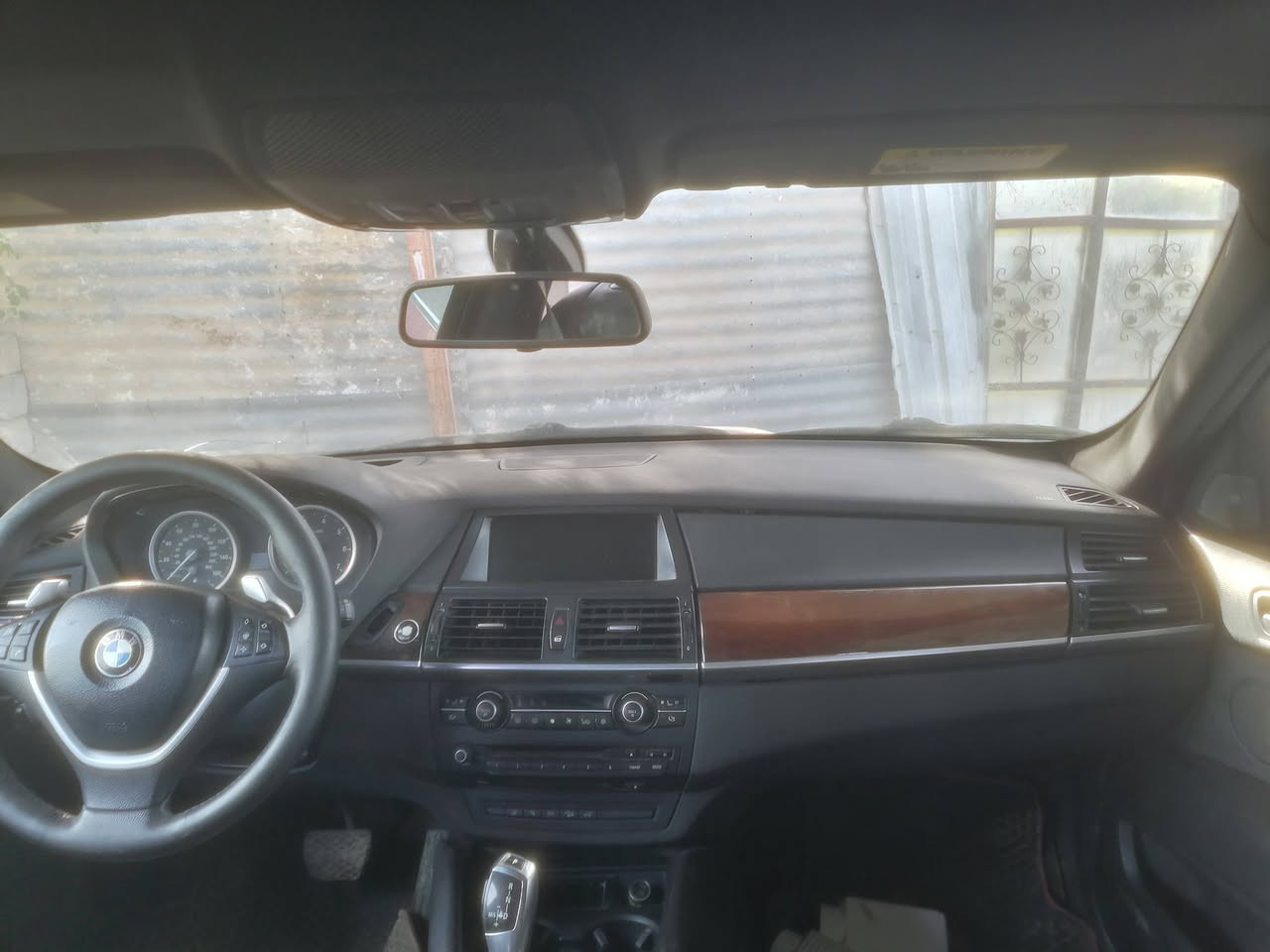 السلام عليكم
X6 v8 50i 2010 
محرك، كير مكفول جديد
نوزل #12
كلشي جديد طاحونه نوزل كويل، ويزكيت تيربو ،حساسات كلهن
راديترات صوندات، دينمو، واتربمات، فيول بم.. الخ
تدفئه تبريد ٤ قطع، راديتر تبريد فريز كمبريصر، صوندات
كله جديد
مساج كشن، بيبان + صندوك شفط...
تحكمات كشن كامل، كلشي شغال
***********
