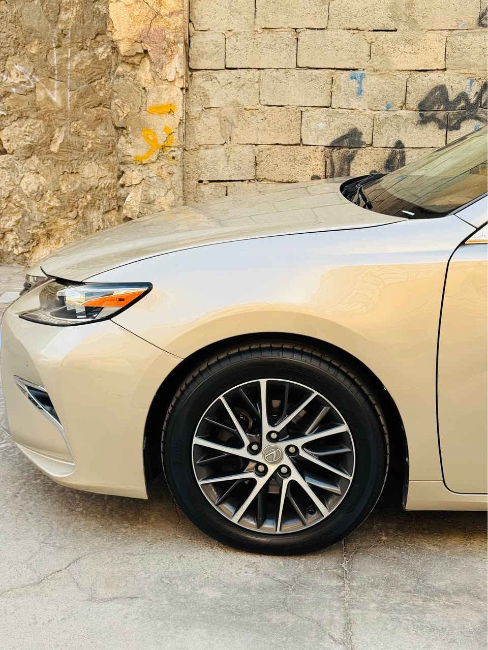 لكزز es350 2017 كلين كاتي دهوك 
محرك 3500 V6 فول مواصفات سلايت 
انارة داخلية لمس كير محرك كفالة 
سيرفس عام مناقصها ربع ترايك للبصرة 
نعومة بالمشي وشعلة ومعدل مال زيرو 
تبريد مركزي مناخي منفصل 
باسمي سنوية هزة جديد رقم مميز 
داخل جلد لونين عسلي وقهوائي فول مواصفات 
لايتات وبلاجكتور زينون رادار امامي حساس امامي 
مري تدفئة رادار ترحيب اشاير 
حساس خلفي كامرا HD بك لايت لد صندوق شفط 
كشنات ميموري سيت وتدفئة وتبريد تحكم وكهربائي 
4 ابواب بصمة وترحيب عند الاقتراب بصمة تشغيل 
تبريد مركزي تجوة خلفية بردة متحركة مري تعتيم ذاتي 
رادار وحساس  360 درجة امامي خلفي جانبي 
3 وضعيات قيادة سبورت نورمال وايكو 
ستيرن تدفئة وتحكم كهربائي شاشة ماوس بيها بعد هواي مواصفات كلش متخلص ماشي 108 ميل حقيقي يعني 170 
سيارة بدون صبغ او تبديل بيها مكانات صغار كلش تعديل 
وبيها كارت تكحيل على كد 6سم واقل 
مكان السيارة كركوك رقم الهاتف*********** كركوك, العراق
