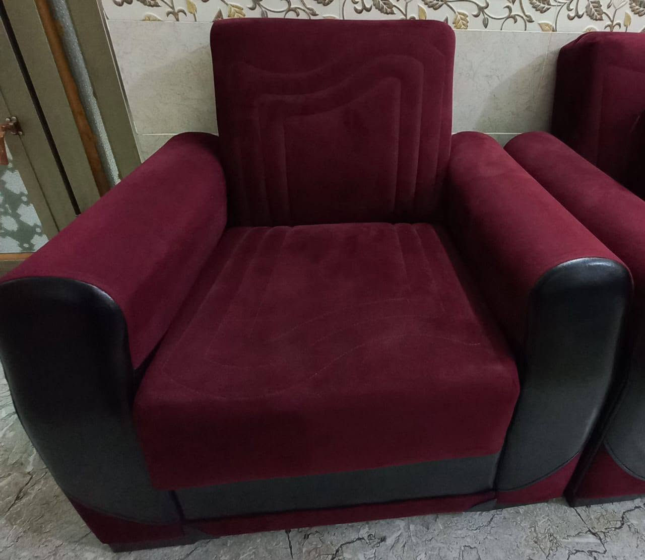 السلام عليكم
تخم نضيف للبيع مستعمل شي قليل 
السعر ٤٥٠ 
الشراي يتصل رجآ ***********
