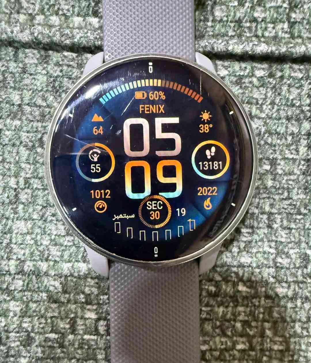 ساعة كارمن Venu 2 plus تدعم المكالمات الهاتفية مع كيبل شحن
اللوان رصاصي السعر 150 الف بيها شخوط بالشاشة غير موثرة على اللمس
