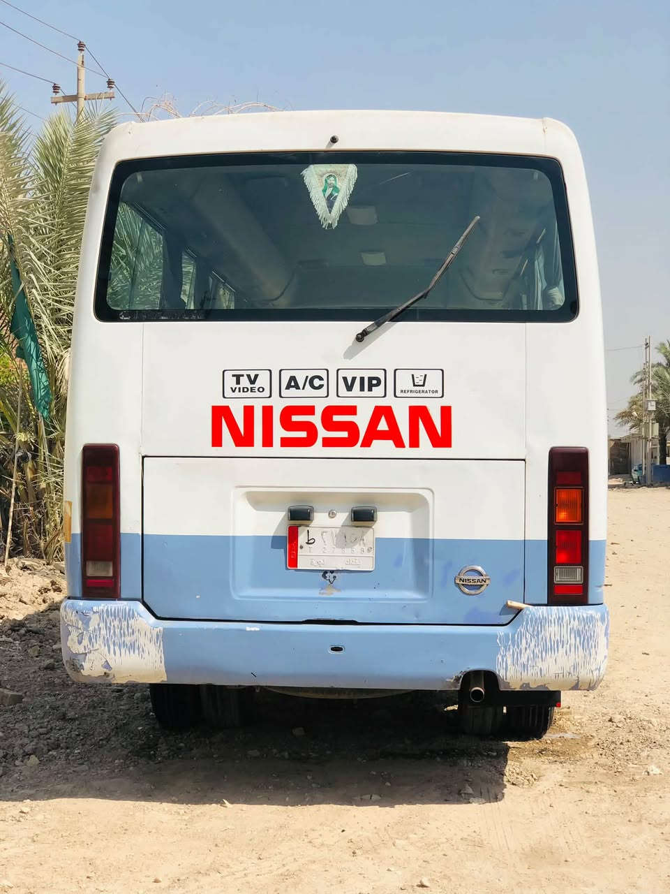 سلام عليكم 
نيسان2002
مكينه كاز بنكو 
تايرات جدد 
داخل نظيف
مكان السيارة بلحله
الشراي يتصل
***********
