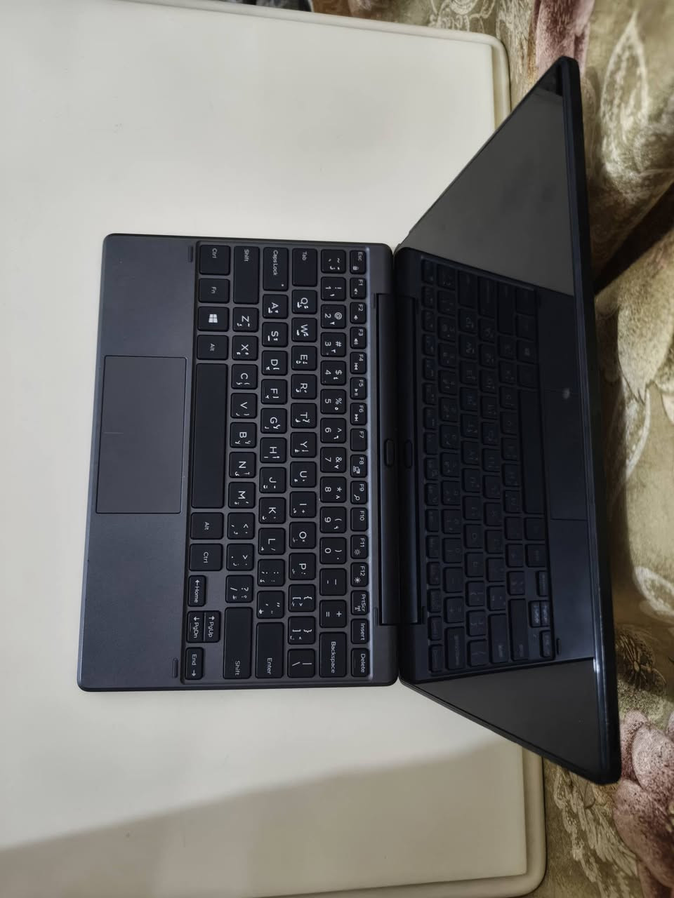للبيع لابتوب دل 5050 برو 
جهاز مخصص للدراسة والتصفح وتثبيت البرامج التواصل الاجتماعي هوة لابتوب وهوة ايباد لمس ينفصل يصير ايباد 
سلاسة تخبل كيبورد عربي إنكليزي الشاشة شخط مابيها والكيبورد نضيف حيل. تجي ويا شاحنته بطاريته 83 تضل ساعات مشتغله يعني مفولة للدراسة ومشاهدة الأفلام والمسلسلات صوته عالي حيل واضح . تجي مثبته بيه هذا البرامج  مثل ما تشوفون بل صورة. ( فيس تلكرام انستا يوتيوب تيك توك ماسنجر) . لابتوب نضيف حيل مثل ما تشوفون بل صور. السعر بسيط ومانسب المكان المسيب 
مراسلة واتساب فقط أو خاص ***********.
