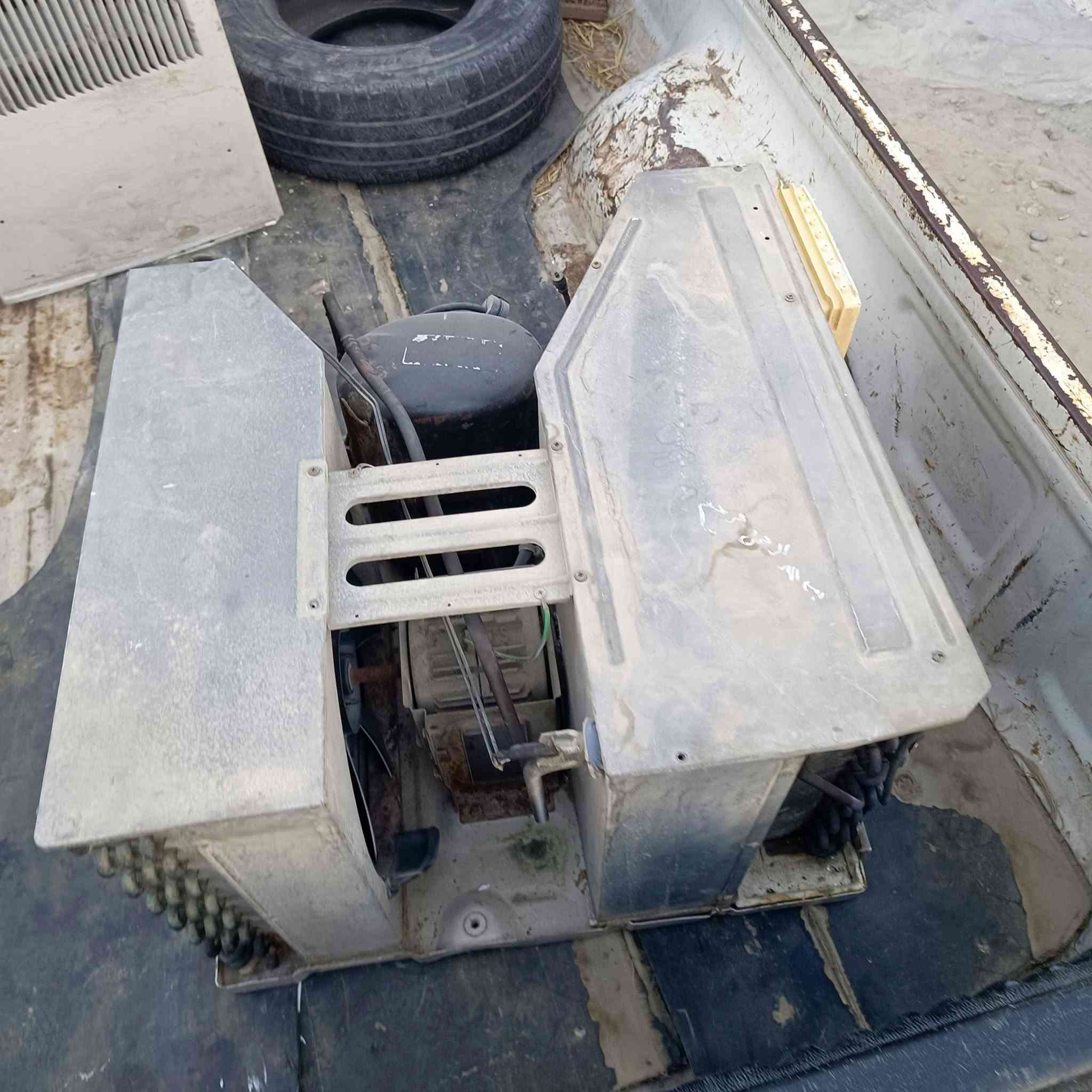مكيف جنرال طن ونص ابو السفيفة البايب الچبير  يمكن بي ليك مامتئكد العنوان البصرة موفقية السعر 175 رقمي ***********
