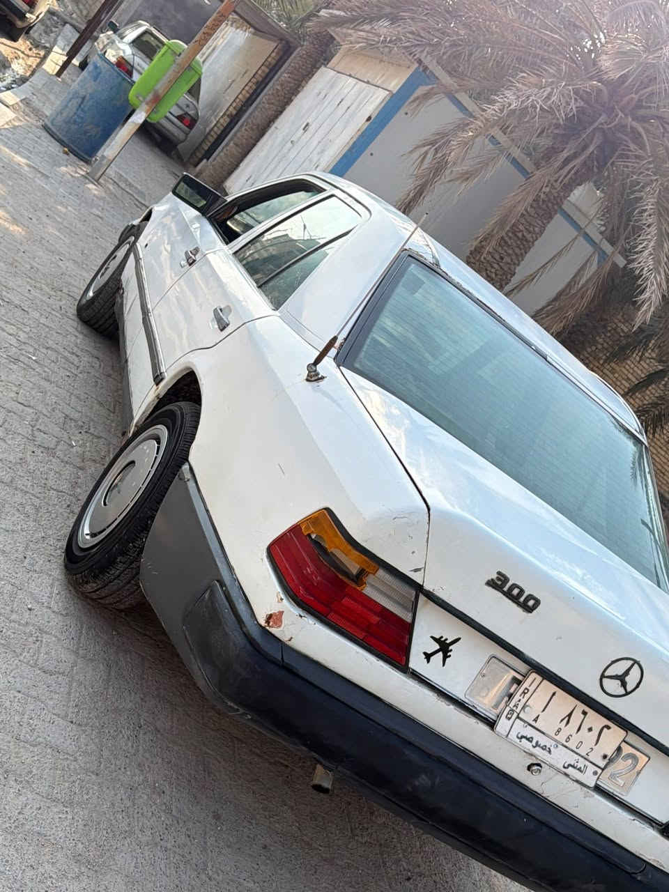 موديل 1989
مكينة وگير 2500 جديدة 
تخم تاير بعدة ما ماشي جديد 
كهربائيات كلها شغالة 
غرفة نضيفة 
أرضية جلد
سيارة جاهزة راعيها متوفي سنوية عضم
السعر 20 
عنواني البصرة ***********

