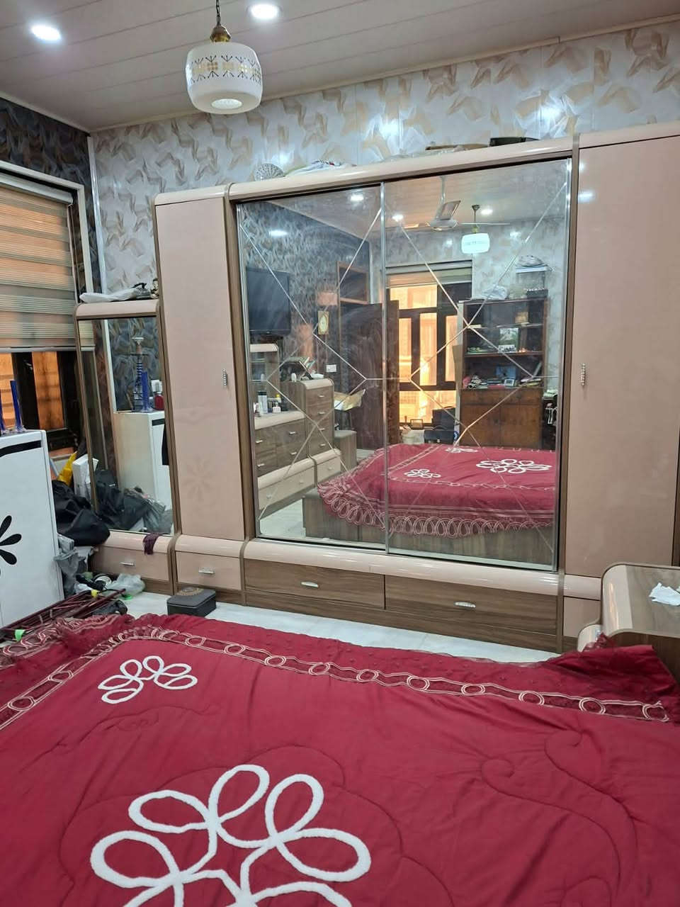 السلام عليكم
الديوان رايدة 250 الف وغرفة النوم مليون   تواصل على رقم ***********
