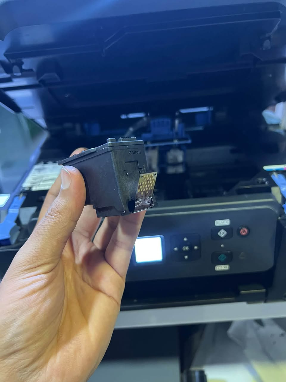 طابعة كانون g3470 مستعمله جديد 
سبب البيع فتحت الهيد وخربت الشريحه مالته
واني ما استخدمه لان محل صيانه هواتف اعلى سعر ابيع 
تحتاج تبديل هيد اسود فقط 
***********

