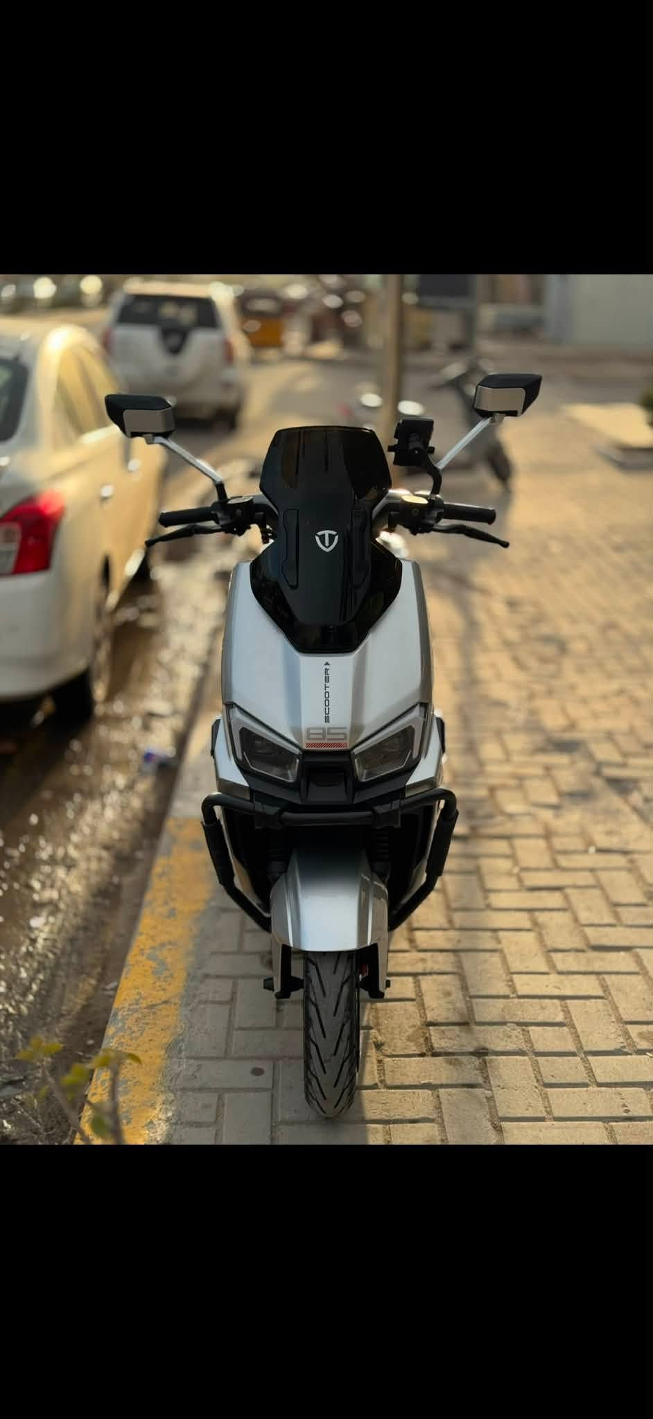 سلام عليكم
 Scooter
( الصاعقه ريان 👈الاصليه 👉)
ملف 2000s يجي اشلع من وحش الكون بشويه 
سرعه( 73 km حقيقي )
تمشيك 80 km الى 70 km بل راحه 
لايت LED Zenon قوي عالي ناصي رماش 
مثبت سرعه cruise
بيه نضام بك R
ابريك بلمكان دسك دبل عنبار  
دراجه نضافته 95%‎ نظيفه كلش 
استخدام قليل + وصل شراء موجود 
سبب البيع  استخدامي إلها قليل
سعرها مليون و 300الف وبيه مجال  
مكاني بغداد حي الشرطه شرطه الرابعه 
للتواصل ماسنجر او ***********
