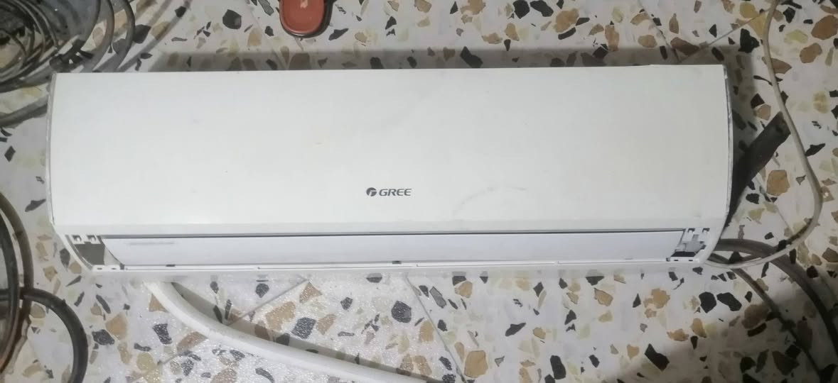 سبلت كري طن ونص للبيع ماطور جديد ع فحص 250 وبيه مجال التواصل على الرقم ***********
ماموجود على فيس اتصلو ع رقم
