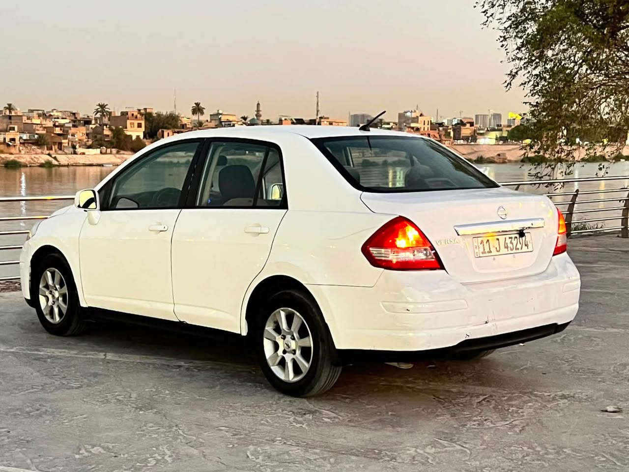 نيسان فيرسا 2009 رقم بغداد باسمي تحويل مباشر
ماشيه 219 الف شاشه وكامره 
دوشمه جديد محرك 2000
 كير AT سونار موضح بالصور
وبيه بارد بلبنيد عدا السونار 
سعره (59) ورقه وبيه مجال بسيط
عنوان الكاظميه

‪***********‬ تواصل ولاستفسار

