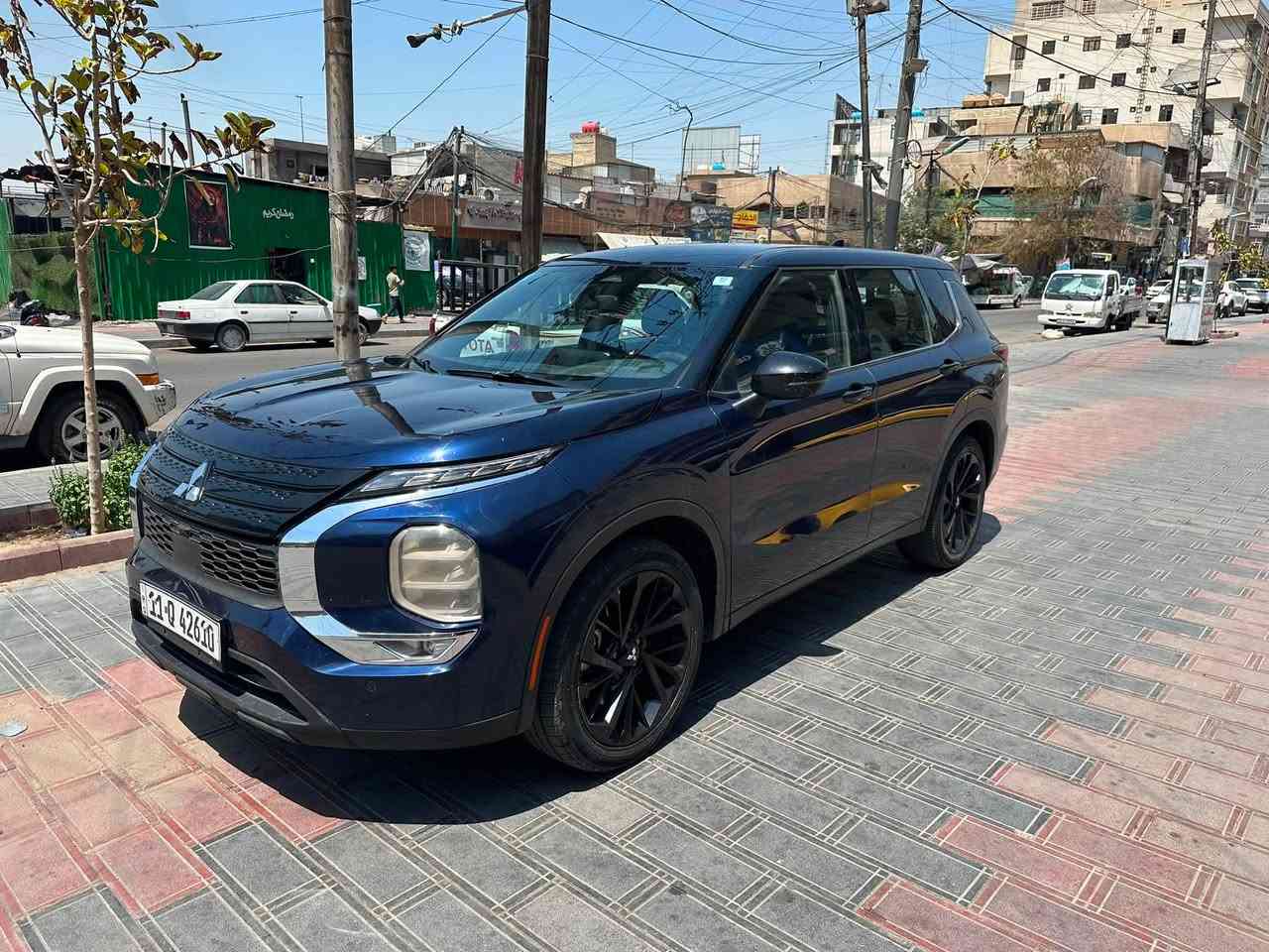 للبيع اوت لاندر بلاك اديشن فول عدا الفتحه
حجم المحرك : 4 سلندر (2.5L) تنفس طبيعي 
الضرر : فقط بونيد تبديل قطعه وحده 
حادثها موضح بالصور
رقم بغداد باسمي ماشيه ٥٧ الف 
المواصفات : SE black edition 
شاشه عداد ديجتال 
شاشه حجم كبير تدعم واير ليس ابل كار بلي 
بصمة
ابواب بصمة
هاند بريك بصمة
دخول ذكي بصمة
4 كاميرات 360 درجه 
تبريد قطعيتن امامي وخلفي
صندوق كهربائي
مراية اشارة ورادار وكامره 
ويل كروم اسود مال بلاك اديشن 
تحكمات استيرن
اضاءات زينون كامل امامي وخلفي
حساسات امامي خلفي
رادار مانع تصادم امامي 
تحكمات ستيرن جهتين 
كروس سرعة
كير شفتات خلف الستيرن 
وضعيات قيادة 6 
هاند بريك بصمة 
نظام اوتو هولد 
نظام مانع الانزلاق 
عدد المقاعد 7 راكب 
مراه طي كهربائي 
السياره ما بيها ولا نقص جاهزه  من كلشي وحادثها مبين بالصور فقط صار تبديل بيها بونيد وبيها بارد هنا من ضربه دراجه بسيط بباب السكن
السعر ١٧٠ ورقه
اي استفسار اتصل ع الرقم ***********
مكان سياره بغداد العطيفيه
