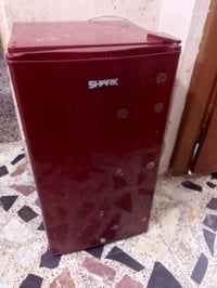 ثلاجه البيع.     07714961524