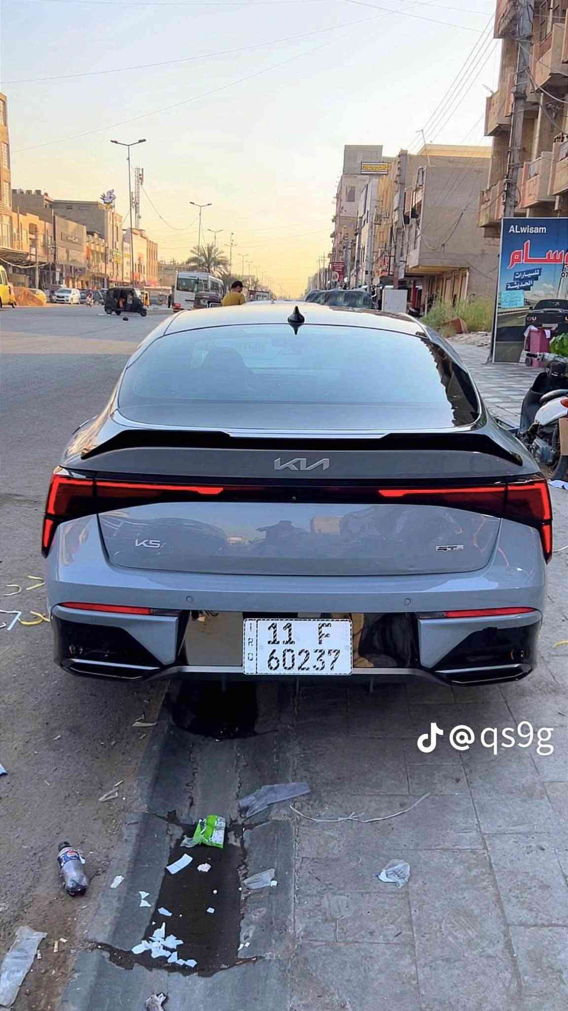 K5  موديل 2025

السلام عليكم 

GT line

وارد امريكي حادثه الحافه مال الجاملغ الخلفي فقط بدون دواخل بدون صبغ فقط كارت ع كد شبر بالجاملغ وبارد بالحافه مال صندوك  بدون ايرباك السياره رقم بغداد ماشيه 14 الف ميل محرك 2500 

مواصفاته

بصمه ابواب وتشغل 

تشغيل عن بعد

فور ويل درايف

بنوراما 

كشنات جلد اصلي اسود مطعم ب ابيض ختم جيتي 

الكشنات الاماميه تدفئه 

كشن السائق كهرباء 

سايد بريك بصمه

مود درايف 

شاحن واير ليس 

رادار امامي وجانبي وخلفي 

حساس امامي خلفي اصلي 

كامرا اصليه

تحكم مقود كامل 

صندوق ذكي يفتح عند الاقتراب من السياره 

لايت لد وبلوجكتر لد اصلي وبك لايت لد كامل 

وبعد المواصفات المعروفه بال K5 

للاستفسار اكثر الاتصال
***********
مكان بغداد

نص مكتوب في الصور:
- @qs9g GT line 2025
- @qs9g