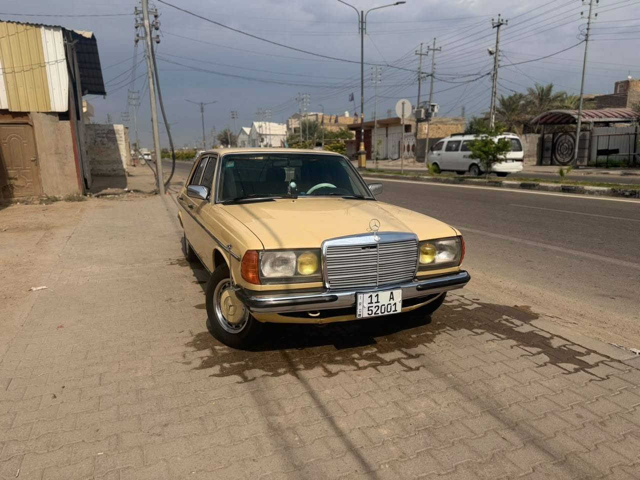 مرسيدس ابو جحيل • ١٩٨٢ • رقم بغداد