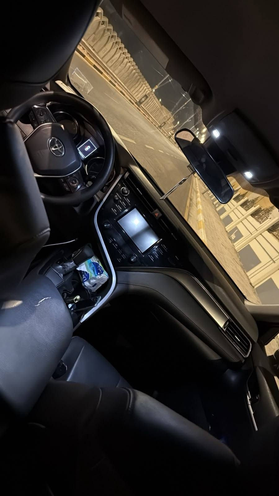 سلام عليكم 
كامري موديل 2019 فئة Se معروفه مواصفاته 
رقم كربلاء تحويل ثانيوم 
حادث بنيد فقط بدون دواخل وبيه كلير باب خلفي وباب السايق
ماشيه 65 مايل السياره جديده وجاهزه 
من كلشي كير مكينه حداديه جدد 
تبريد ثلج بدون اي نقص السعر 165 بيه مجال مكاني كربلاء ***********
