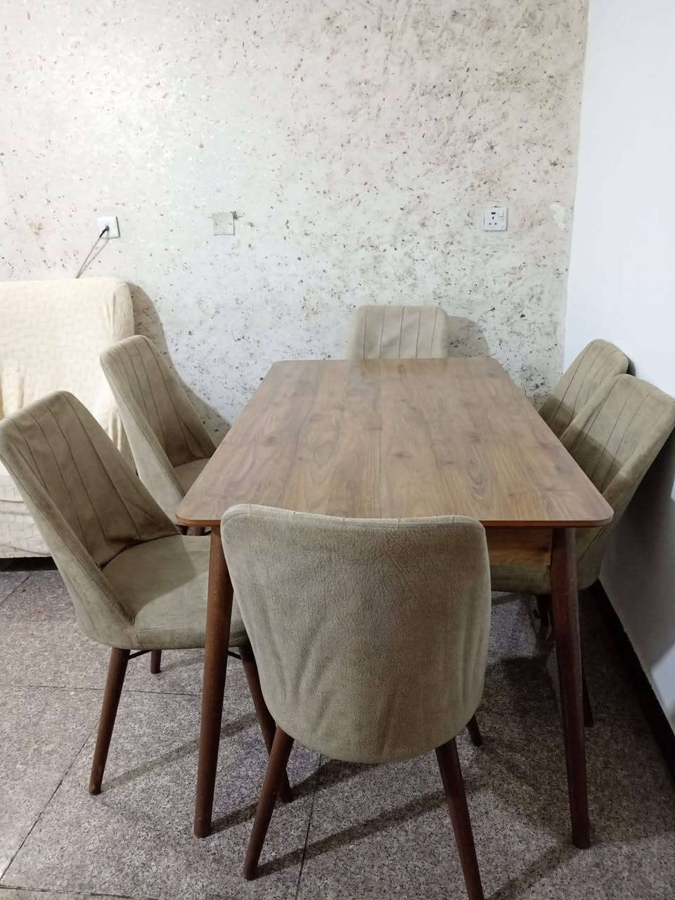 ميز طعام وميز تلفزيون للاستفسار ***********
