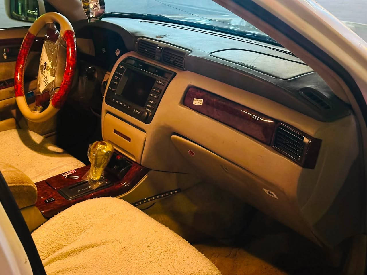 سلاوی خواتان لەبی
مەلیکەVVT 
ئالتونی بازار 
١دوگمە 
تەبریت ساردو گەرم 
مەکینەو گیر بەشەرت 
بی مەسروف 
١کوشن کارەبا 
سەقفی شوشە 
کۆدی هەیە بار کۆدی وەر گیراوە 
سعری٣٨ گەلاو تۆزیک مەجال 
***********
