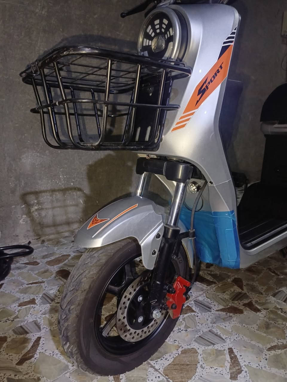 🚲⚡ باسكل شحن للبيع – نوعية R9 ⚡🚲

✨ المواصفات:
💡 إضاءة
🔋 بطاريات عدد 5 ليثيوم اصلي 
⚙️ نظام بَك 
🛑 بريك هيدروليكي خلفي وأمامي
📱 شاشة
🚀 أربع سرعات
💨 السرعة 99 حقيقية
🔑 سويجات ثنين 
📌 كارت تشغيل شاشه ثنين 
🌴(الباسكل جديد) 

📍 المكان: كربلاء
💰 السعر.جدا مناسب 
٤٢٥ وبي مجال وباسكل جديد جديد

📞 للتواصل:
***********
