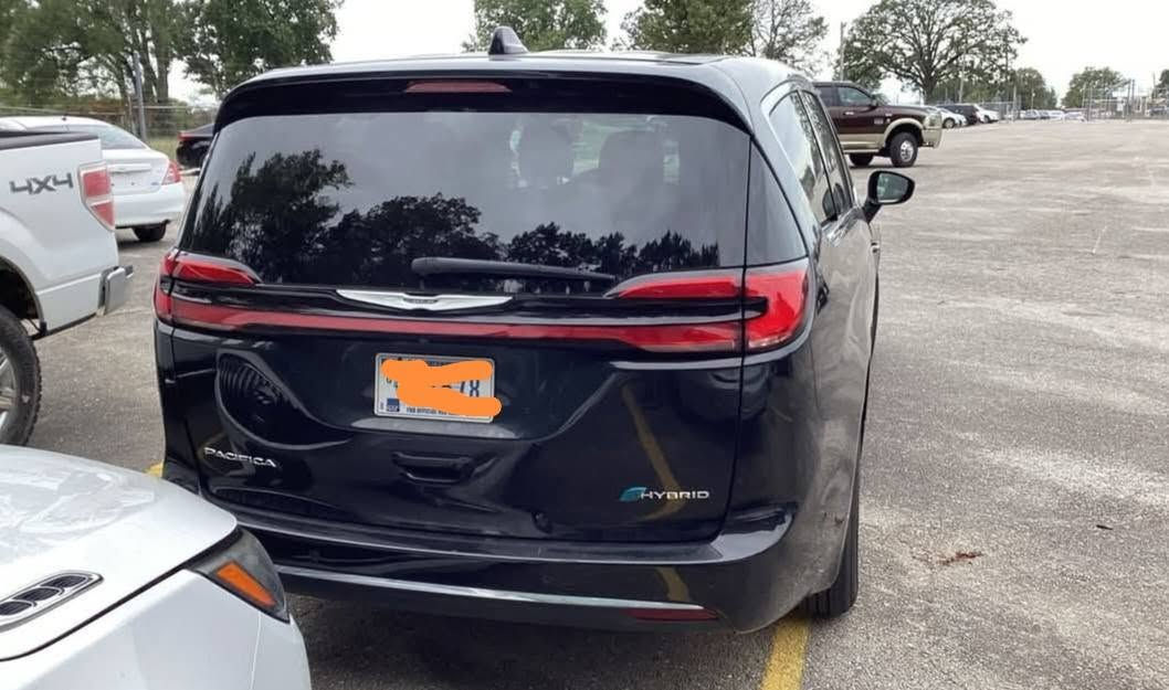 للبيع 
كرايسلر باسفيكا CHRYSLER PACIFICA ✅

موديل 2023 هايبرد ماشيه 32

رقم بغداد انكليزي بأسمي

حادث حافه الجاملغ والبنيد ورصعه بالشاصي 

#مواصفات تورنك L فول تجي عدا الفتحة :

1- بصمة تشغيل وابواب بصمة 5

2- هاند بريك بصمة كهربائي

3- محرك 6 سلندر 3600 

4- هيترات بالكشنات

5- رادر امامي وجانبي 

6- بيبان كهرباء ( تحكم ريمونت ) وبصمة أبواب 

7- صندوق كهرباء شفط بصمة 

8- رادار امامي خلفي بريك ذاتي توقف مانع تصادم

9- كشنات جلد VIP منفصل 7 راكب

10- مانع انزلاق 

 11- كشن خزن ميموري حركات 2

12- لايت لد الشكل الجديد 

13- تنبيه الخروج عن المسار 

14- تبريد مركزي ثلاثة قطع منفصل

15- تدفئه كراسي وستيرن تدفئة

16- تحكم استيرن فول 

17- اشاير بالمري وهيترات بالمري

18- تشغيل عن بعد 

19- كير ماوس 

20- مثبت سرعة 

21- منافذ USB و TiBC متعددة خلفية وامامية

22- حاكيات متعددة
23.تخم تاير جديد
24.تظليل شفاف امريكي ضمان 10 سنوات 
25. تراصف ذاتي 

سعر مناسب 🔥 195   (مئه وخمسه وتسعون ورقه) وبيه مجال بسيط 

مكاني بغداد

للاستفسار ***********
