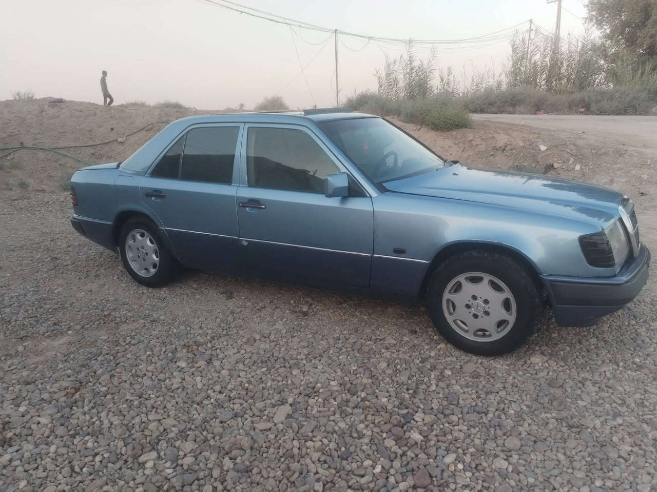 مارسدس دب  محور سياره كير ومكينه وتبريد وحداديه شرط رقم بغداد دولي سنويه 31 جديده هزه جديده سياره كامله سعره 48 وبيه مجال لشراي مكاني سوق الشيوخ رقم ***********
