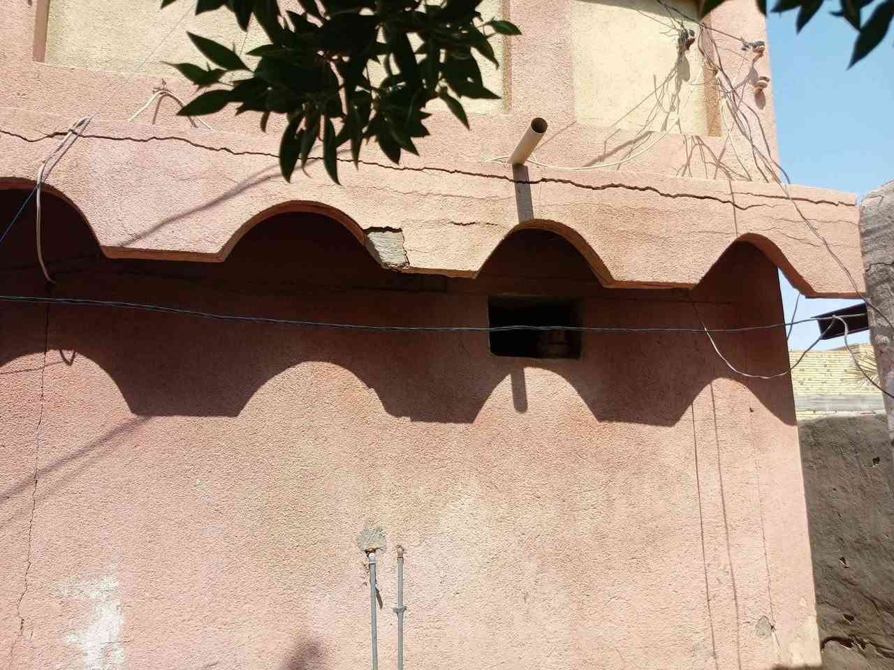بيت للبيع ملك طابو صرف 
مساحه 250م يتكون من ثلاث غرف وصاله وديوانيه ومطبخ كونكريت مسلح وطابوق مكان البيت الشطره السيديه قرب ال عفريت يم المولد منطقة هادئة السعر 65 وبيه مجال استفسار اكثر ***********واتساب
