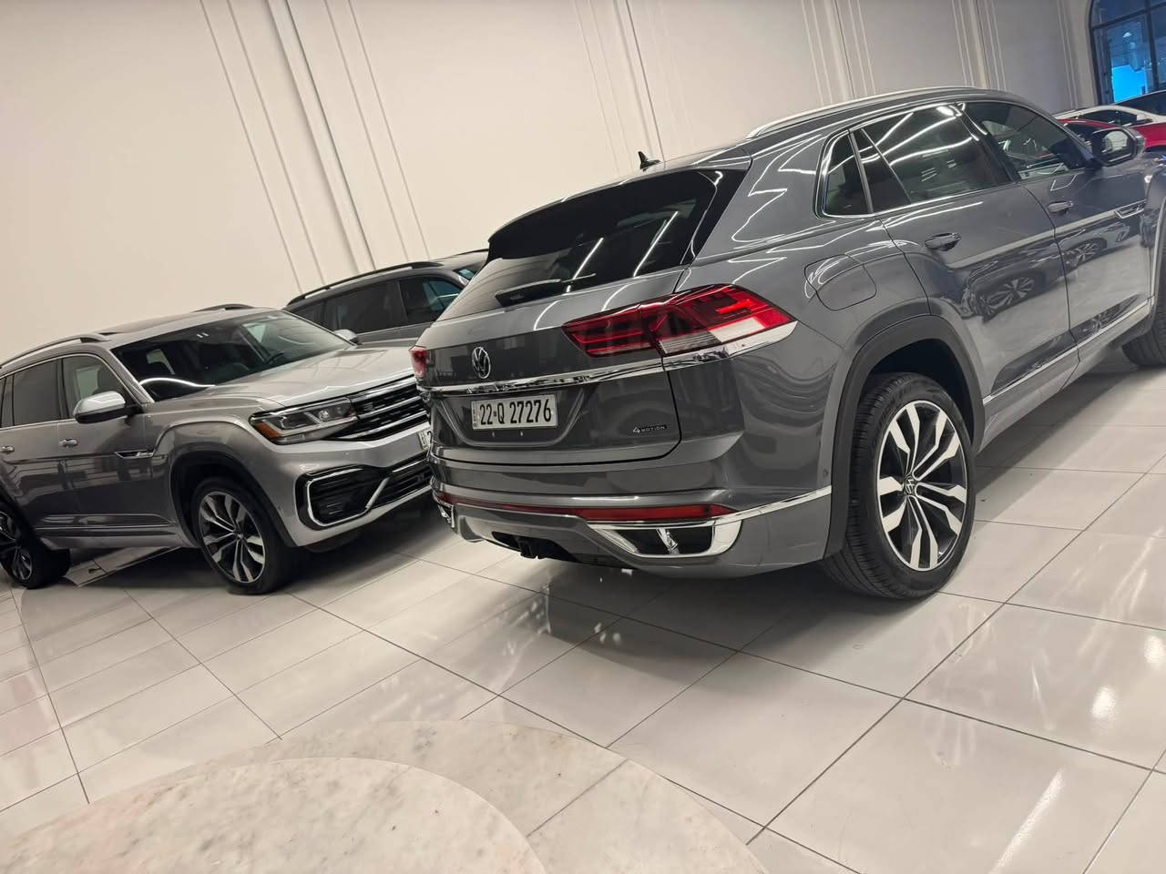 عربى/کوردی
فولكسفاغن
أطلس كروس سبورت, SEL Premium R-Line, 2023
عدد الأميال : 43,000 ميل
ضرر: كلين تايتل
سلندر: 6 سلندر
محرک: 3.6
السعر / 31,000$ 
الكاميرا الخلفية - سقف بانورامي - التحكم على المنحدرات - تدفئة المقاعد - تبريد المقاعد - فتحة السقف - بصمة - مسند الذراع - مثبت السرعة - مرايا جانبية كهربائية - حساس المطر - شاشة - التعرف على إشارات المرور - نظام بدء التشغيل - المصابيح الأمامية ليد - مانع الانزلاق - عرض المعلومات على الزجاج الامامي - تدفئة مقود القيادة - لوحة قيادة رقمية - إنارة محيطية - أبل كاربلاي - التشغيل عن بعد - أندرويد أوتو - ABS - رادار - شاحن لاسلكي - كشافات ضباب - فرامل الوقوف الإلكتروني - مقبض الباب المخفي الكهربائي - مسجل القيادة - التحكم الإلكتروني في الثبات - تحذير من الاصطدام الأمامي - مثبت السرعة التكيفي - خطوات جانبية - نظام التوجيه الكهربائي
لمزيد من المعلومات الرجاء الضغط على هذا الرابط 
👉 https://www.iqcars.net/redirect/1357594?lang=ar

***
ڤۆڵکسواگن
ئەتڵەس کرۆس سپۆرت, SEL Premium R-Line, 2023
ماوەی ڕۆیشتن : 43,000 ميل
بۆیاغ: کلین تایتڵ
پستۆن: 6 پستۆن
بزوێنەر: 3.6
 نرخ / 31,000$ 
کامێرای دواوە - پانۆراما - ڕاگری نشێوی - گەرمکەرەوەی کوشن - ساردکەرەوەی کوشن - سلاید - بەسمە - ڕاگری مەچەک - دیاریکرنی خێرایی - ئاوێنەی لاتەنیشتی کارەبایی - هەستەوەری باران - شاشە - ناسینەوەی هێماکانی هاتوچۆ - سستەمی کوژانەوەی ترافیک لایت - لایتی پێشەوەی لید - کۆنتڕۆڵکردنی خزان - داتاشۆ - سوکان هیتەر - شاشەی داشبۆرد - ڕووناکی دەوروبەری ژورەوە - ئەپڵ کارپلەی - شەغال - ئەندرۆید ئۆتۆ - ABS - ڕادار - بارگاویکەرەوەی بێتەل - بلاجکتۆر - برێکی وەستانی ئەلیکترۆنی - دەسکی دەرگای شاراوەی ئەلیکترۆنی - تۆمارکەری لێخوڕین - کۆنتڕۆڵی جێگیری ئەلیکترۆنی - ئاگاداری بەریەککەوتنی پێشەوە - دیاریکرنی خێرایی خۆگونجێن - شوێنپێی تەنیشتەکان - سوکان پاوەری کارەبایی
بۆ زانیاری زیاتر تکایە کلیک لەم بەستەرە بکە  :
👉 https://www.iqcars.net/redirect/1357594?lang=k

Rear Camera - Panoramic Roof - Hill Holder - Seat Heating - Seat Cooling - Sunroof - Keyless Entry - Armrest - Cruise Control - Electric Side Mirrors - Rain Sensor - Screen - Traffic Sign Recognition - Start-Stop System - LED Headlights - Traction Control - Head-Up Display - Heated Steering Wheel - Digital Cockpit - Ambient Lighting - Apple Carplay - Remote Start - Android Auto - ABS - Radar - Wireless Charger - Fog Lamp - Electronic Parking Brake - Electric Hidden Door Handle - Driving recorder - Electronic Stability Control - Forward Collision Warning - Adaptive Cruise Control - Side Steps - Electric Power Steering
#iQCars
للاستفسار اتصل رقم و وتساب ***********                          اربيل/ منطقة معارض

