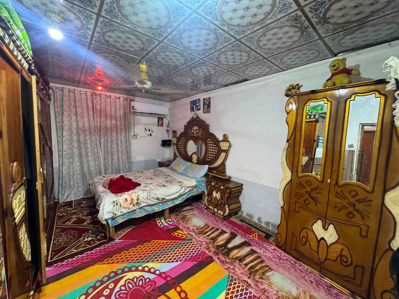 يالله بيت للبيع طابو صرف 235م ركن ع شارع مكان الجزره قرب جسر التمور يحتوي على ستقبال+3اغرف نوم +صاله كبيره +مطبخ + 2 حمامات +خلفي خارجي + مساحه البيت طارمه للاستفسار اتصال ***********
