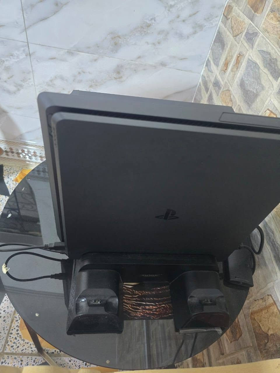 بلايستيشن4 سلم مهكر نظام 
9.00 
ذاكره جهاز 500GB+ هارد خارجي 500GB
مع جوستكات 2+ كامل ملحقاته+ مروحه تبريد جهاز
ومع 6 العاب بيه قويات

الاستفسار: ***********
