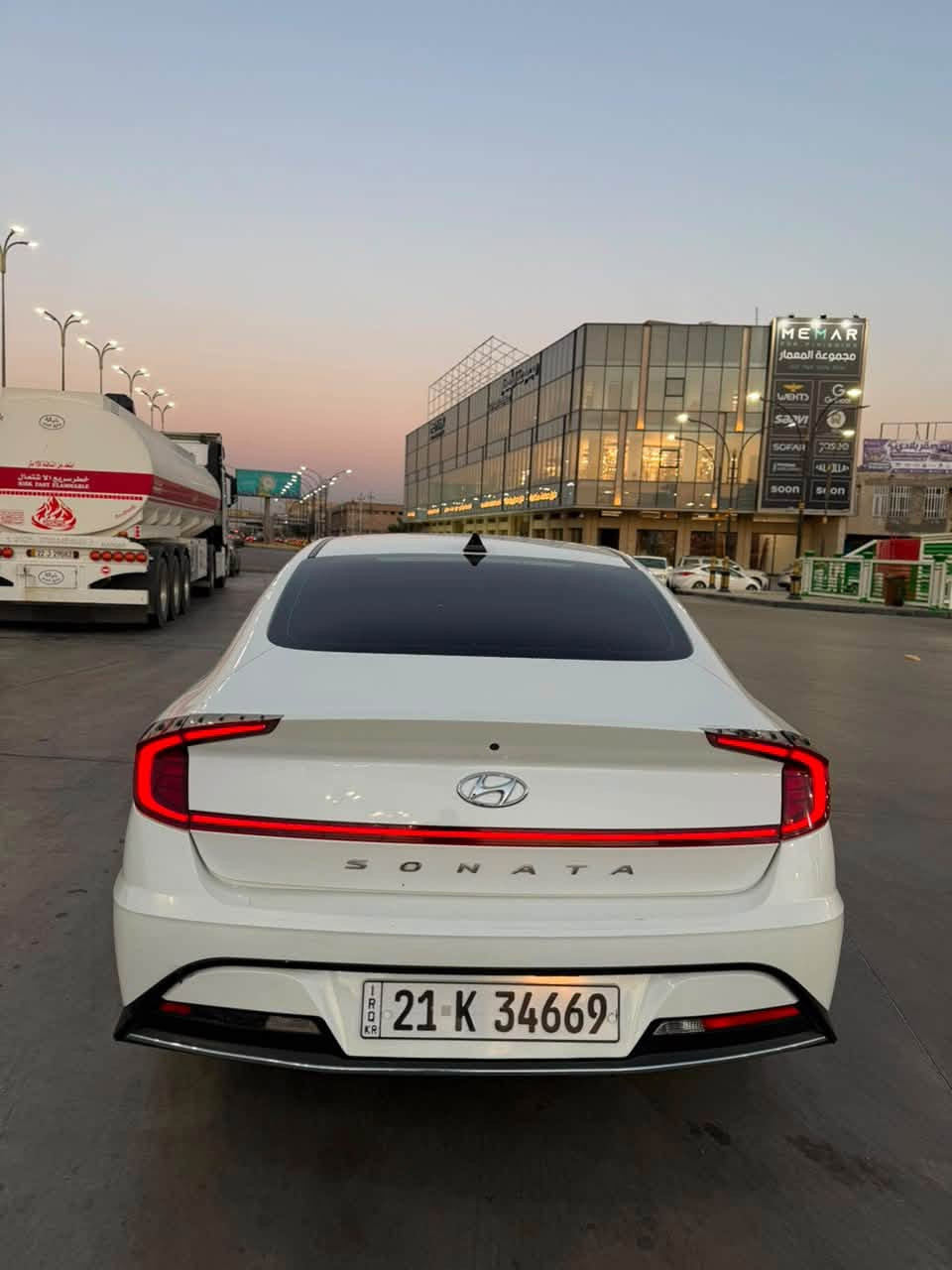 �🚘 للبيع | هيونداي سوناتا 2022 🚘🔥
لون أبيض 🤍 | مواصفات عالية جداً

إذا تدور على سوناتا نظيفة، مواصفات وأمان وراحة… هاي السيارة تستاهل تشوفها 👌🔥

⚙️ المواصفات:

🔹 مكينة 2.5 لتر
🔹 گير أوتوماتيك 8 سرعات
🔹 گير دكم
🔹 شاشة
🔹 كاميرا دوارة 360°
🔹 حساسات أمامية وخلفية

🛡️ أنظمة الأمان والمساعدة:

📡 رادار أمامي
📡 رادار خلفي
📡 رادار جانبي
🛣️ تحديد المسار
🚘 قيادة شبه ذاتية
🅿️ توقف ذاتي
⚠️ تحذير عند الخروج من المسار
🛡️ إيرباكات

✨ إضافات السيارة:

🤍 داخلية نظيفة ومرتبة جداً
✨ جنوط رياضية
🔑 جنطه بصمه
❄️ تبريد ممتاز

🔥 السيارة مواصفاتها عالية ونظافتها تبين بالمعاينة
📋 جاهزة للفحص من أي مكان يختاره المشتري

📞 للاستفسار: ***********
متواجد واتساب 
مكاني بغداد المحموديه ناحيه الرشيد 

للجادين فقط 🌹
سوناتا 2022… مواصفات، أمان، فخامة، وراحة بكل معنى الكلم

