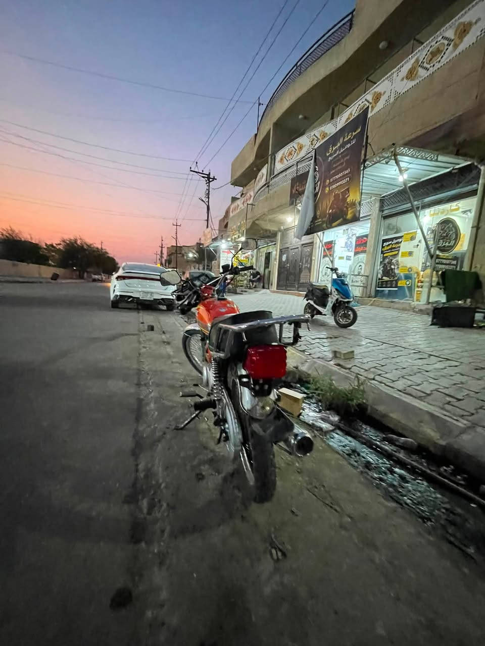 السلام عليكم تايكر 4 كير 2023 محرك مفتوح كامله مكمله رايدها ب 450 وبيها مجال شي قليل مناقصها شي هندر واحد تشتغل ***********
