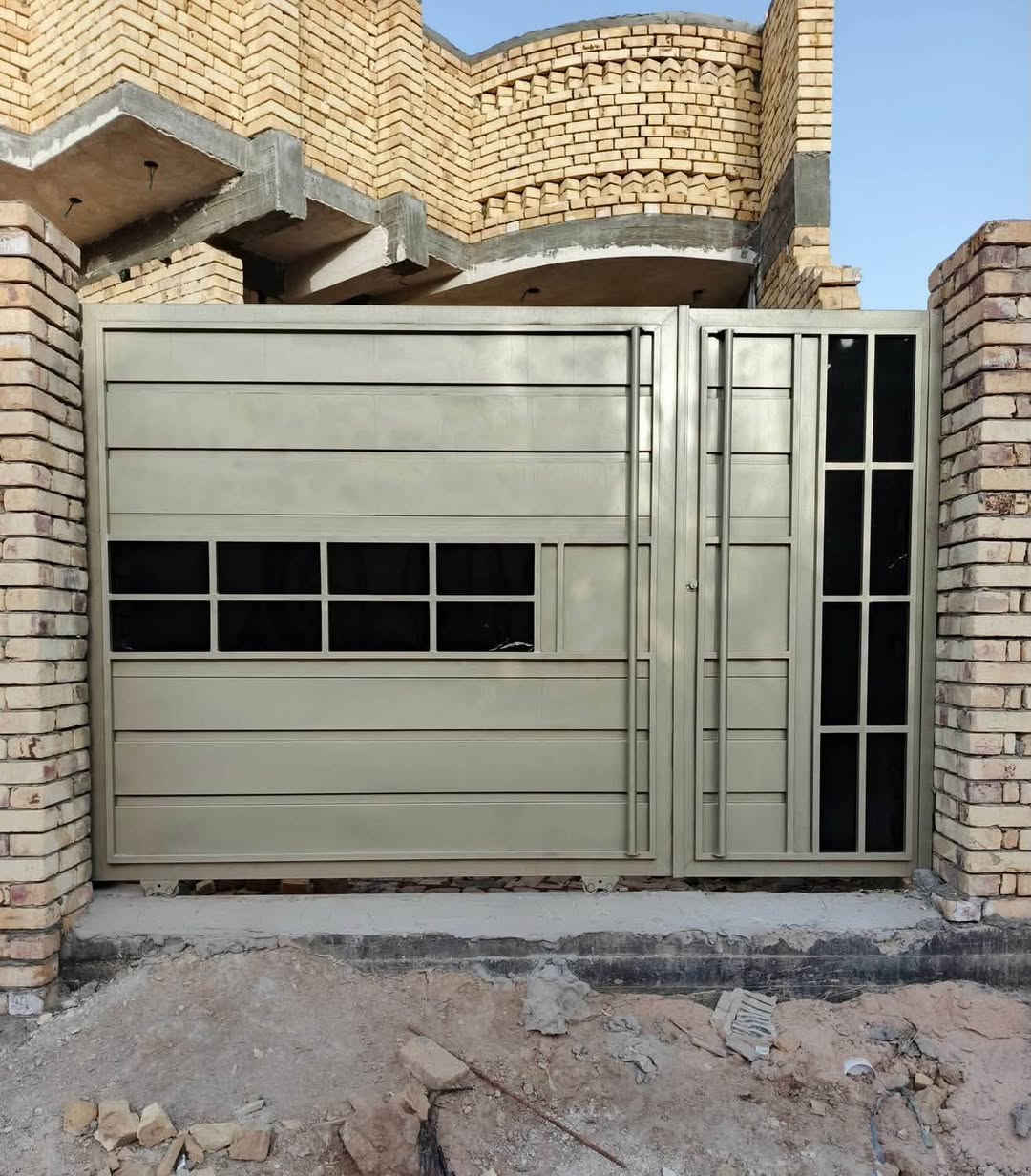 سلام عليكم  بيان سلايت بس ب450 لف كامل رتفاعه مترين و10 وعرضه 3 وع10
رقمي ***********
