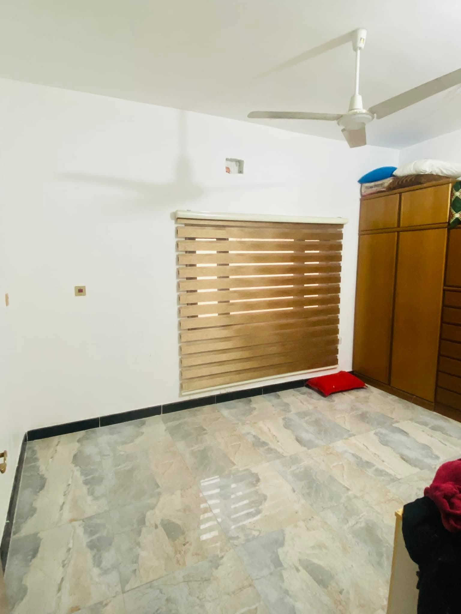 سلام عليكم ورحمت الله
طابو صرف بأسمي 🏡 دار للبيع – موقع مميز في بغداد / الكرخ
📍 العنوان: الكرخ/ شهداء البياع / الرفاق الثانية
قرب شارع المضخة الأول
🔹 تفاصيل العقار:
المساحة: 200 متر مربع
الواجهة: 10 متر
النزال: 20 متر
 (موقع مميز)
⚡ مواصفات الدار:
(4 غرف نوم كبيرة/صالة /هول داخلي/مطبخ حار /مطبخ بارد (كبير)/3/صحيات/منور/كراج/حديقة/ سطح ناصي/سطح عالي)
✨ المميزات: 
موقع ممتاز ومرغوب
شبابيك سلايت ألمنيوم تفصال اخر موديل 
أبواب صاج 
بايات درج مرمر ثقيل 
وزره  مرمر اسود 
محجر درج زجاج أسود
أرضيات بورسلين إسباني
بناء ممتاز

📞 للاستفسار:
*********** صاحب البيت محمد حميد
📲 متوفر واتساب
... 
#عقارات #عقار #عقارات_بغداد #بغداد #الكرخ #العراق #دار_للبيع
