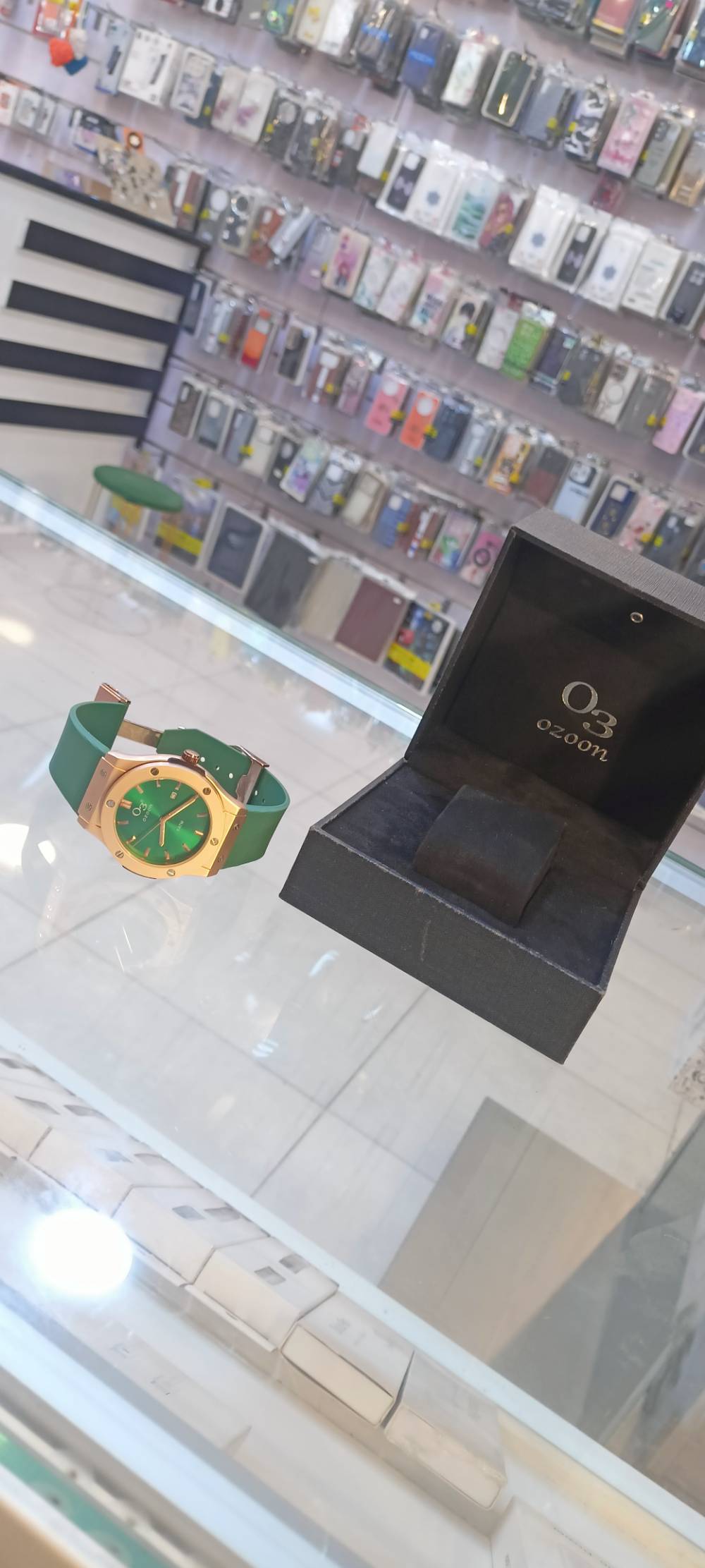 O3 9168 • جديدة • أخضر زمردي