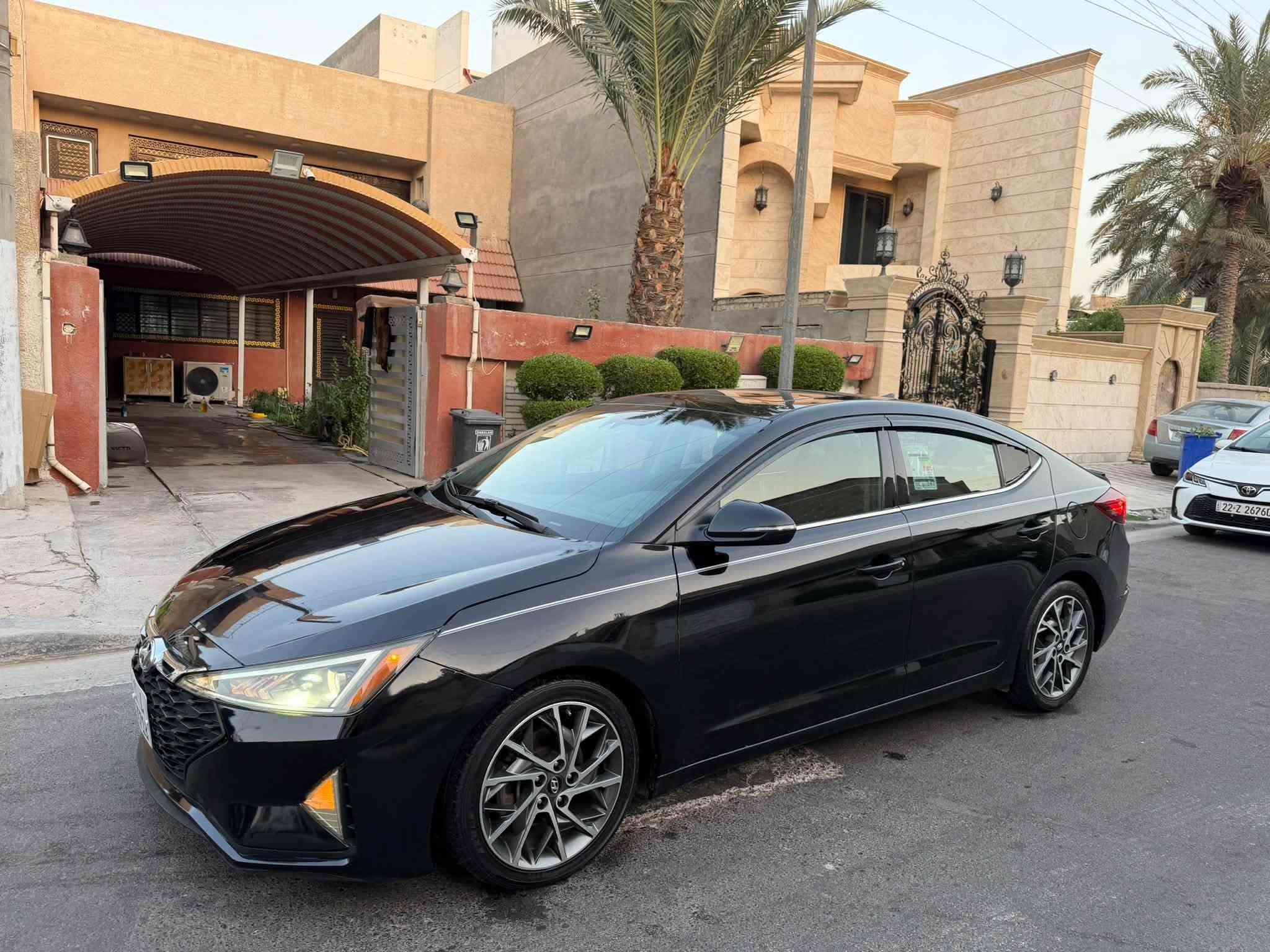 السلام عليكم 🙋🏻‍♂️❤️
للبيع هونداي ألنتره موديل 2019 فول مواصفات Limited رقم بغداد دولي بأسمي تحويل ثاني يوم السياره كير At مكينه 2000 دوش وارد أمريكي ضررها ثلاث قطع كما موضح بالصور بدون شواصي سياره جاهزه ماشيه 93 الف 
مواصفات لمتيد أعلى فئه 🚘
فتحه سلايد 
بصمه تشغيل بصمه أبواب اشاير ترحيب 
شاشه كبيره لمس كامره دواره نظام خرائط GPS 
كشنات تدفئه تبريد داخلها جلد لون عسلي 
كشن السائق كهربائي كشن خزن ميموري ثلاث وضعيات 
استيرن جلد تدفئه 
ويل كب كروم 
بصمه صندوق 
ثلاث انظمه قياده سمارت ونورمال وسبورت sport 
رادارات واشاير بالمري 
شاحن واير ليس لاسكلي 
سماعات دمام انفنتي 
للأستفسار *********** أسيا ➡️

            *********** عراقنا ➡️

أبو علي مكاني بغداد ألبياع السعر 109 وبيها مجال 🌸🌹
