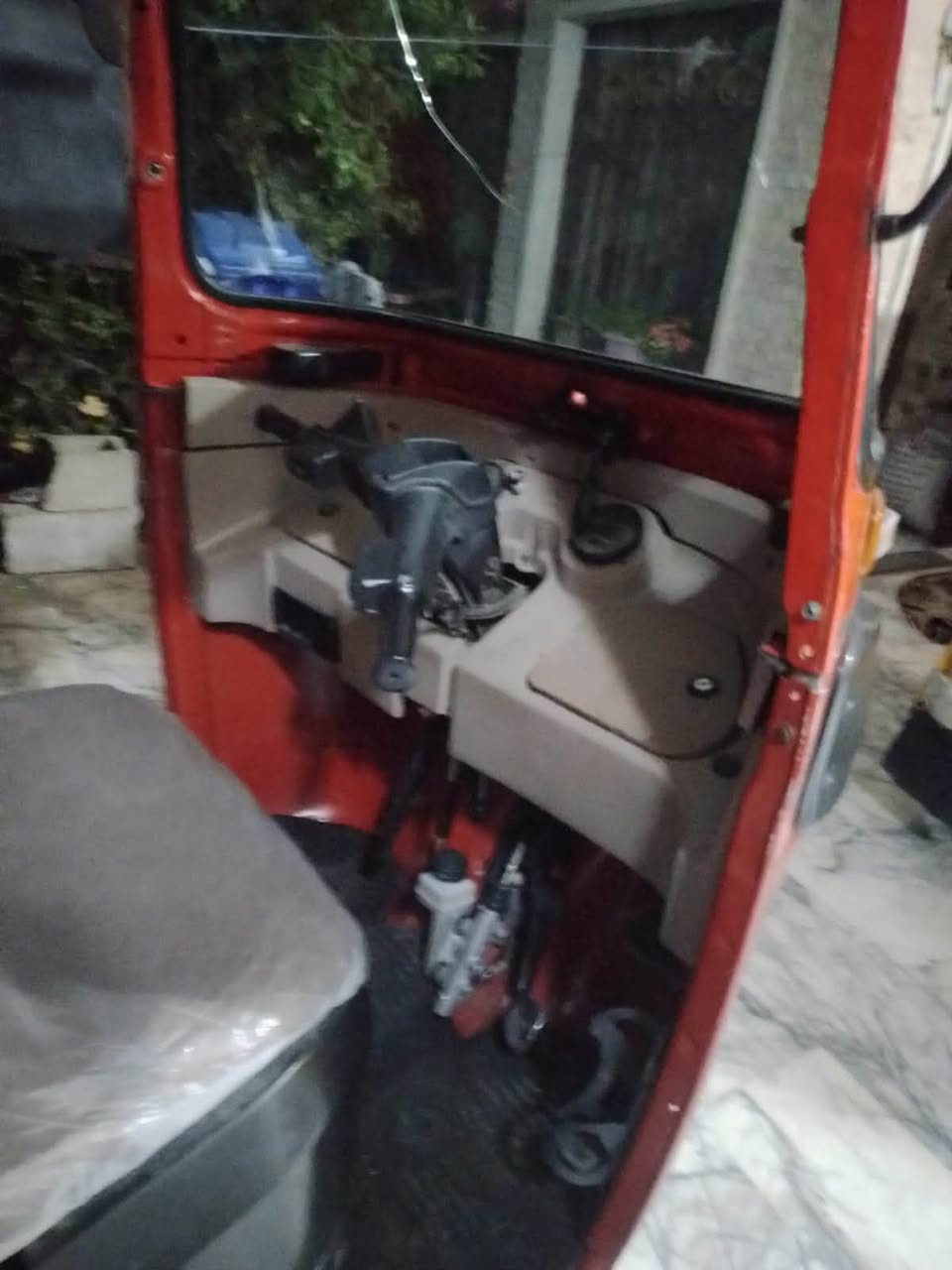 18كفاله بس دوس
العنوان بوب الشام 
السعر 6300وبيها مجال
***********

